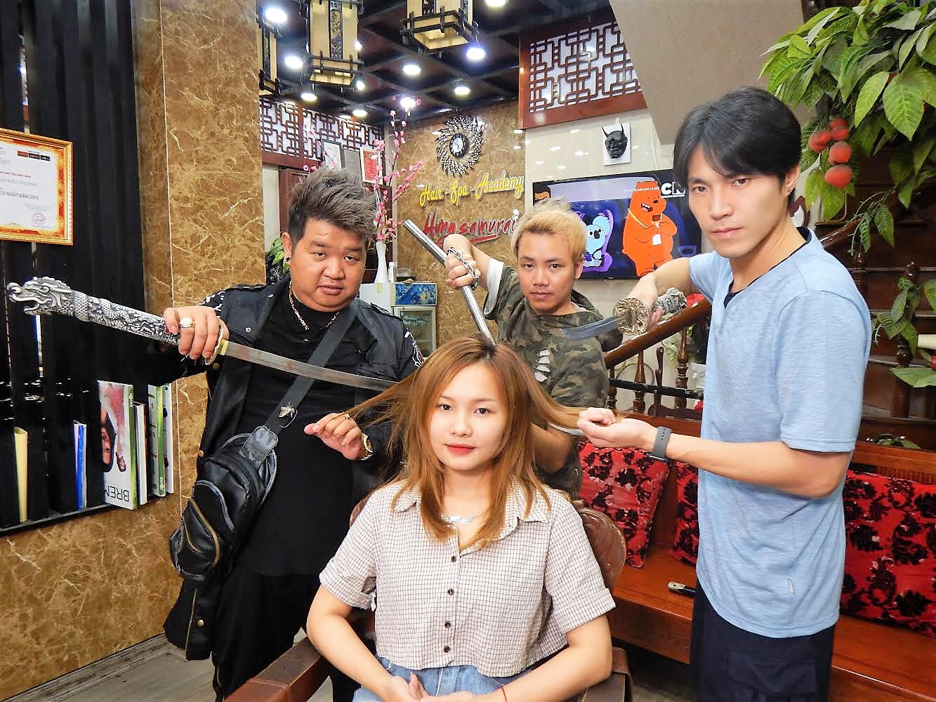 唐振剛過招髮藝師差點上演全武行。（八大提供）