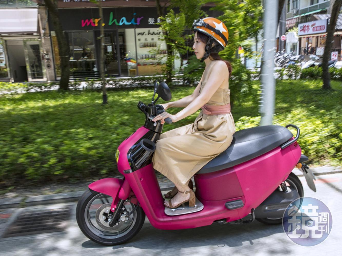 Gogoro 3的前踏板空間其實不算大。