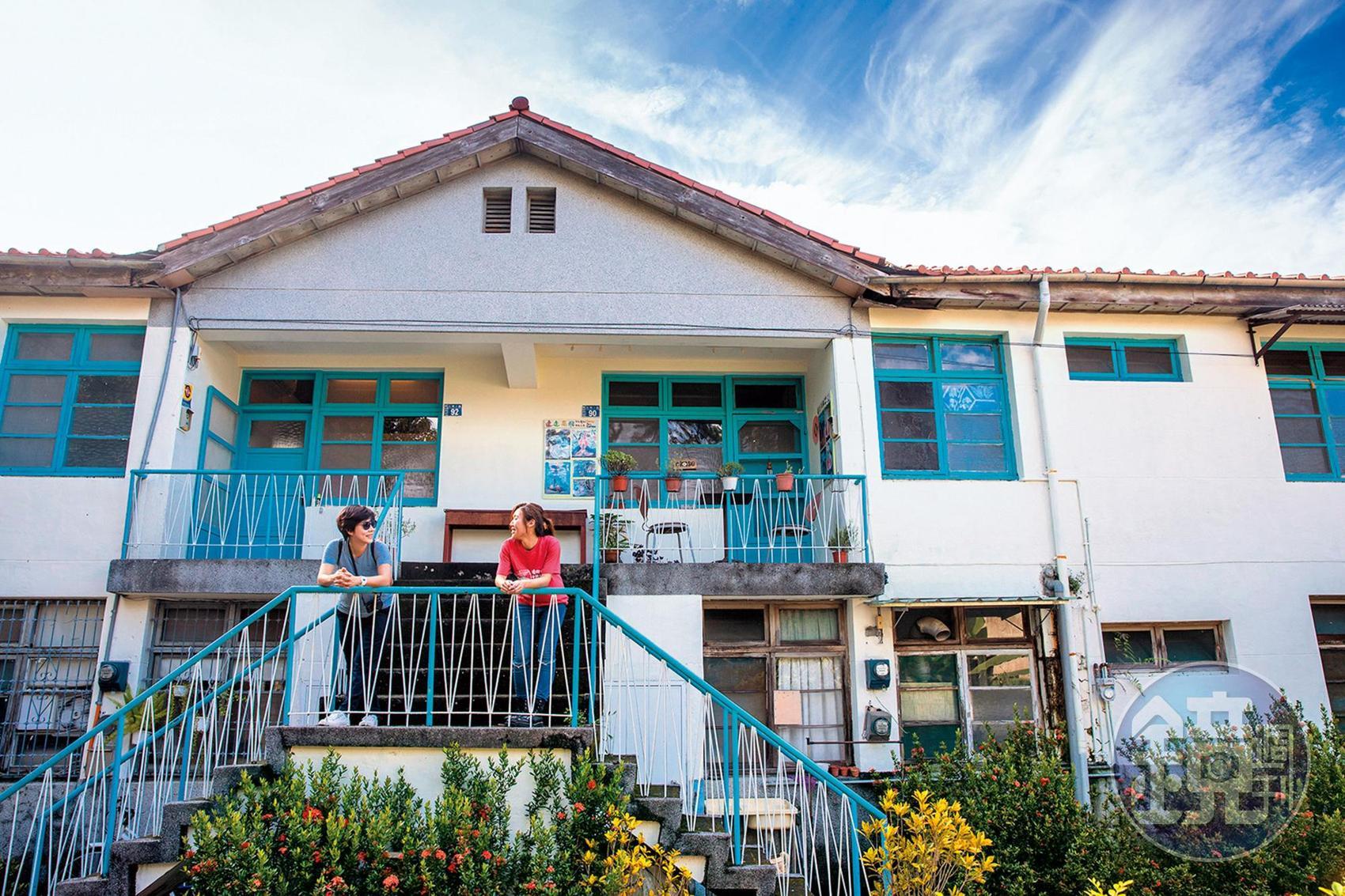省府日常散策入口處的另一面，是造型經典的宿舍建築。