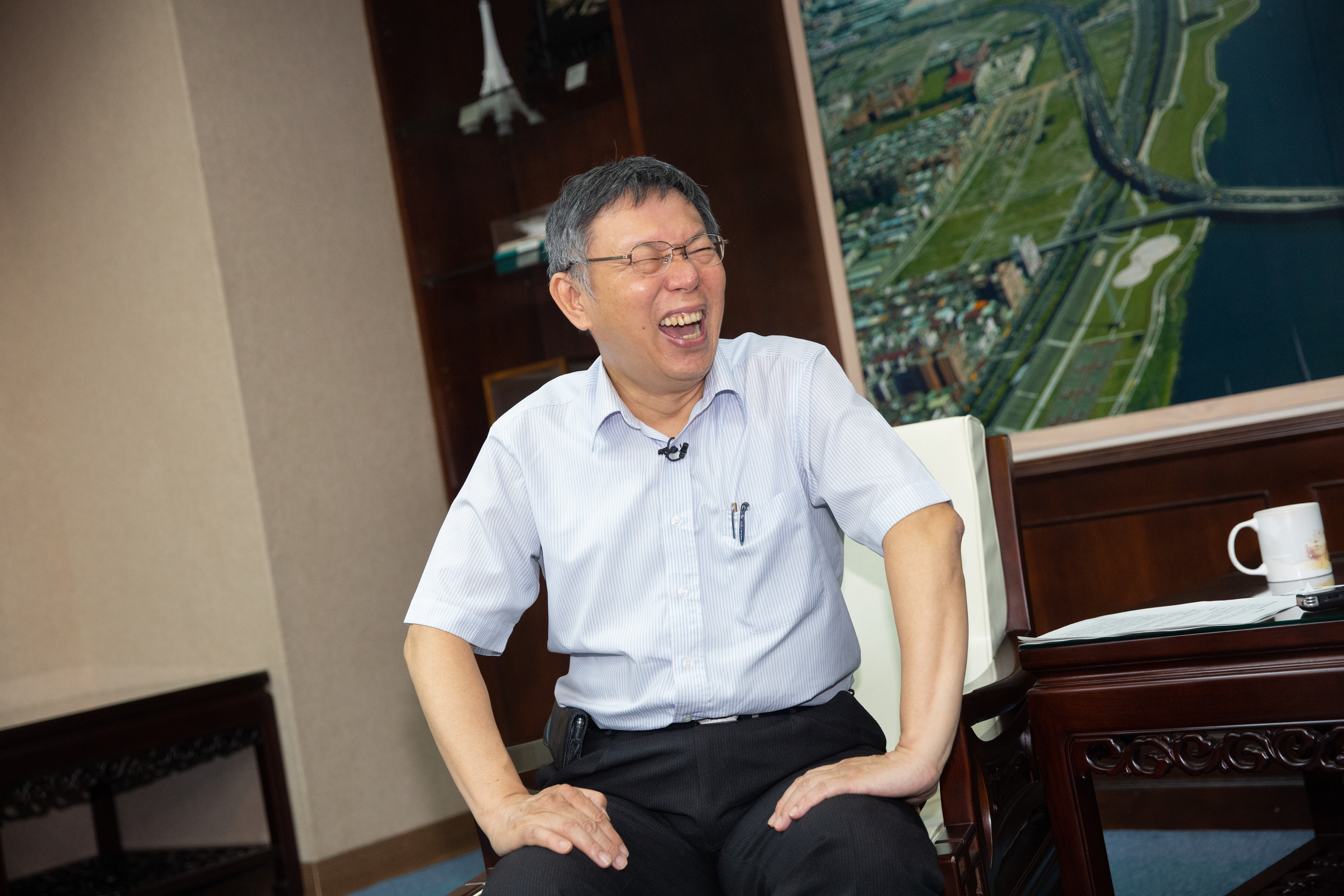 面對媒體追問連勝文嗆聲一事，柯文哲笑著回應，「我已經脫離看卡通年紀很久，現在連勝文還在看卡通嗎？」（本刊資料照）