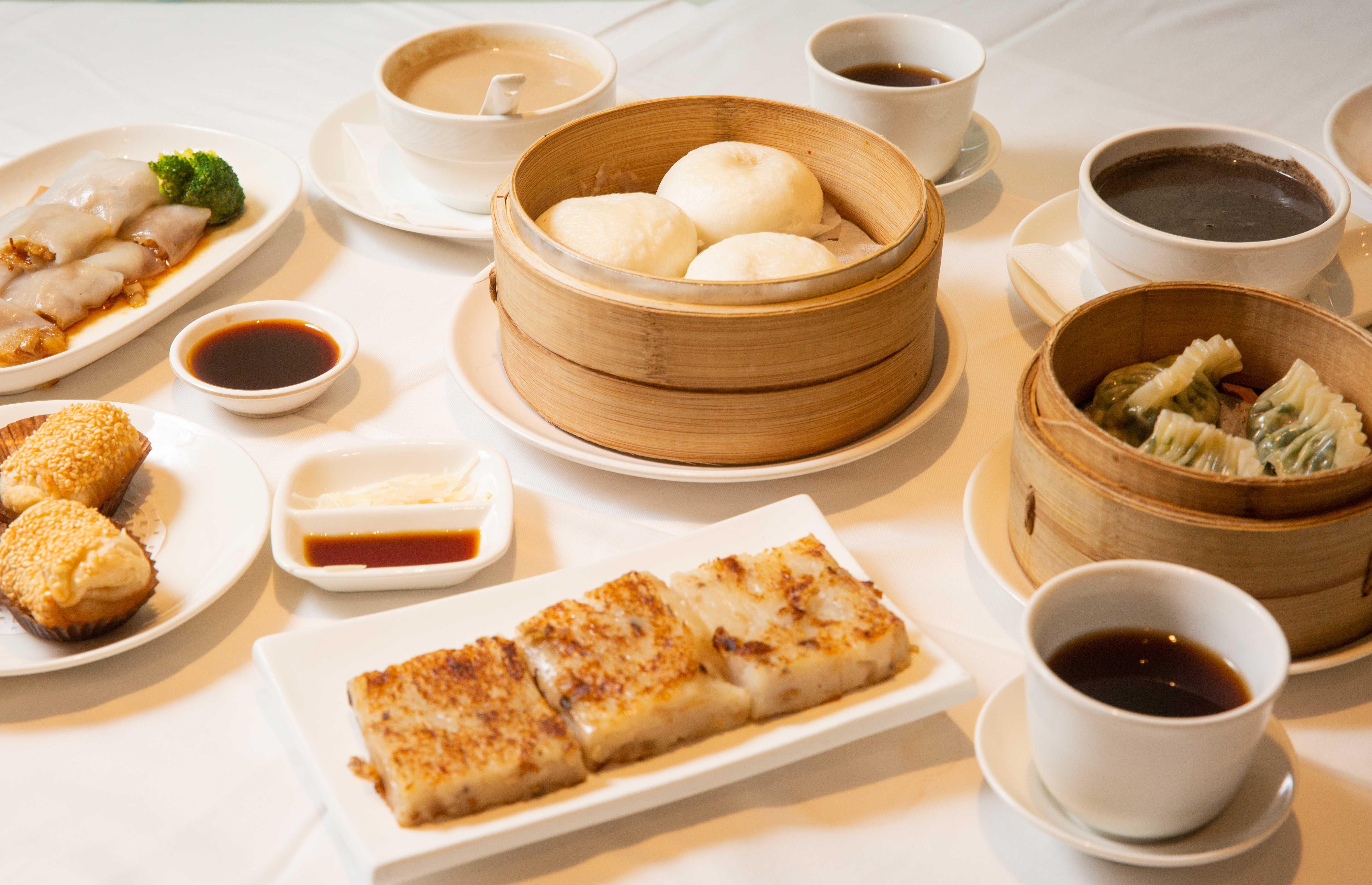 以港式飲茶聞名的兄弟大飯店，6年前針對素食客群推出養心茶樓。 