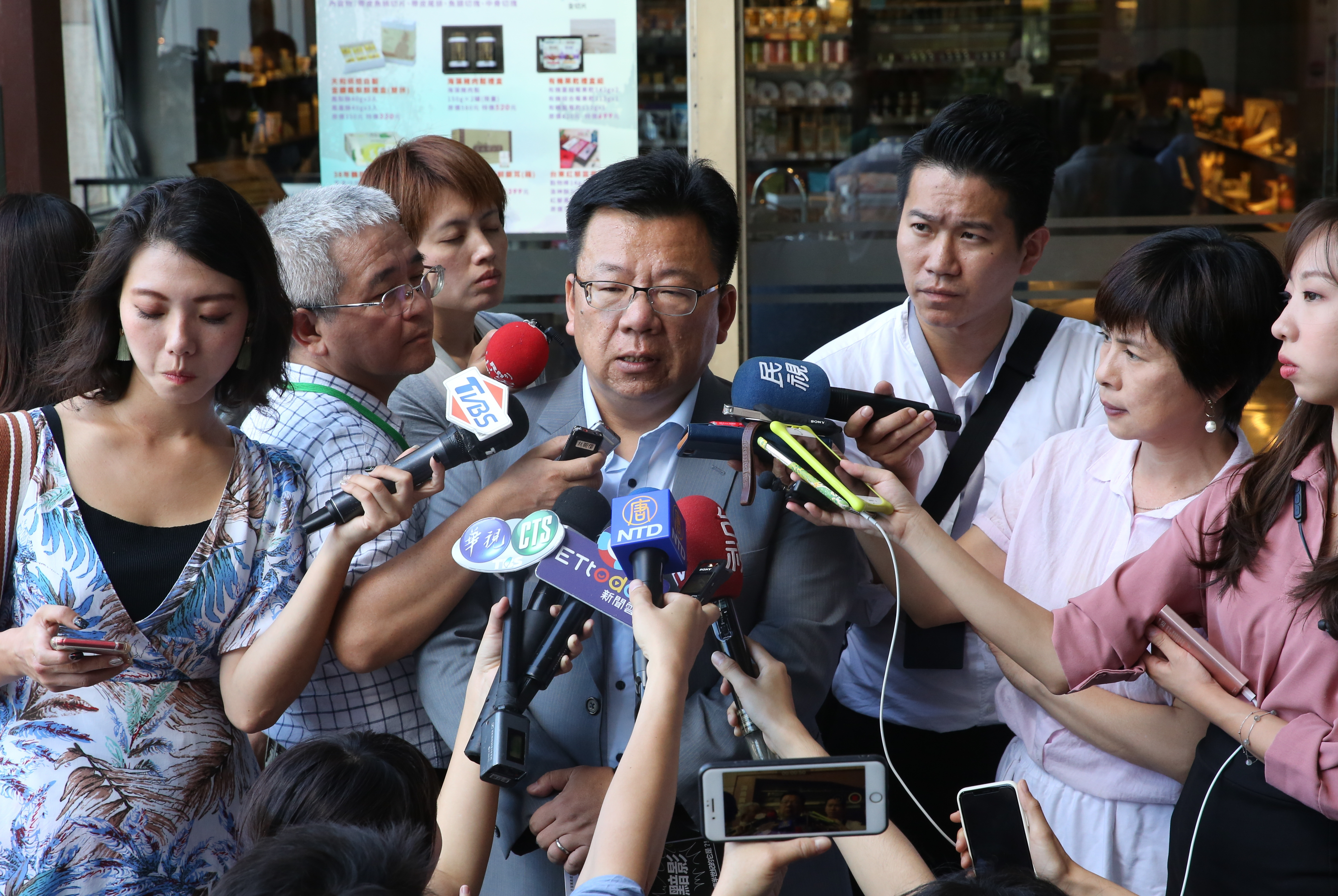 民進黨團書記長李俊俋在中執會流會後接受媒體訪問。