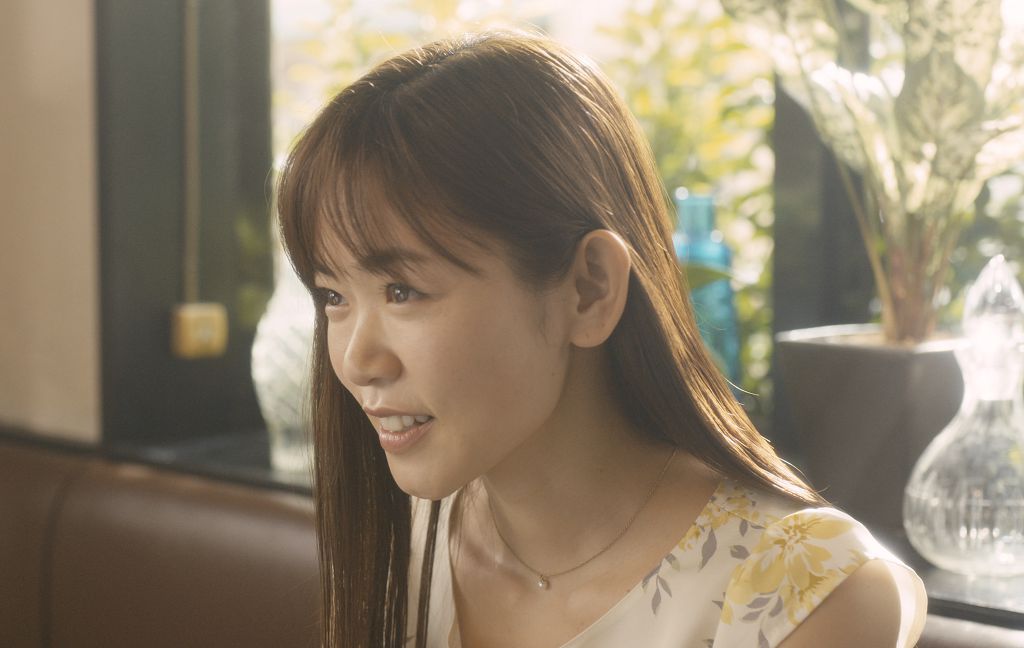 西川可奈子在戲中被丈夫家暴，讓高良健吾最後做出瘋狂的事。（車庫娛樂提供）