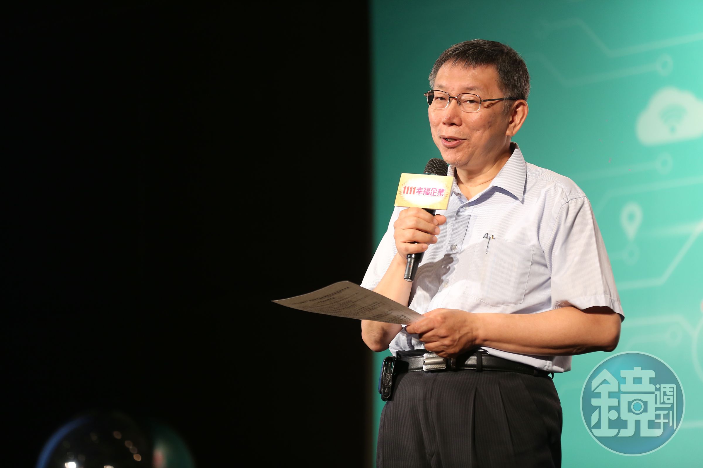 台北市長柯文哲遭揭露與包括信義房屋創辦人周俊吉、晶華酒店董事長潘思亮等多位企業大老密會約2小時。