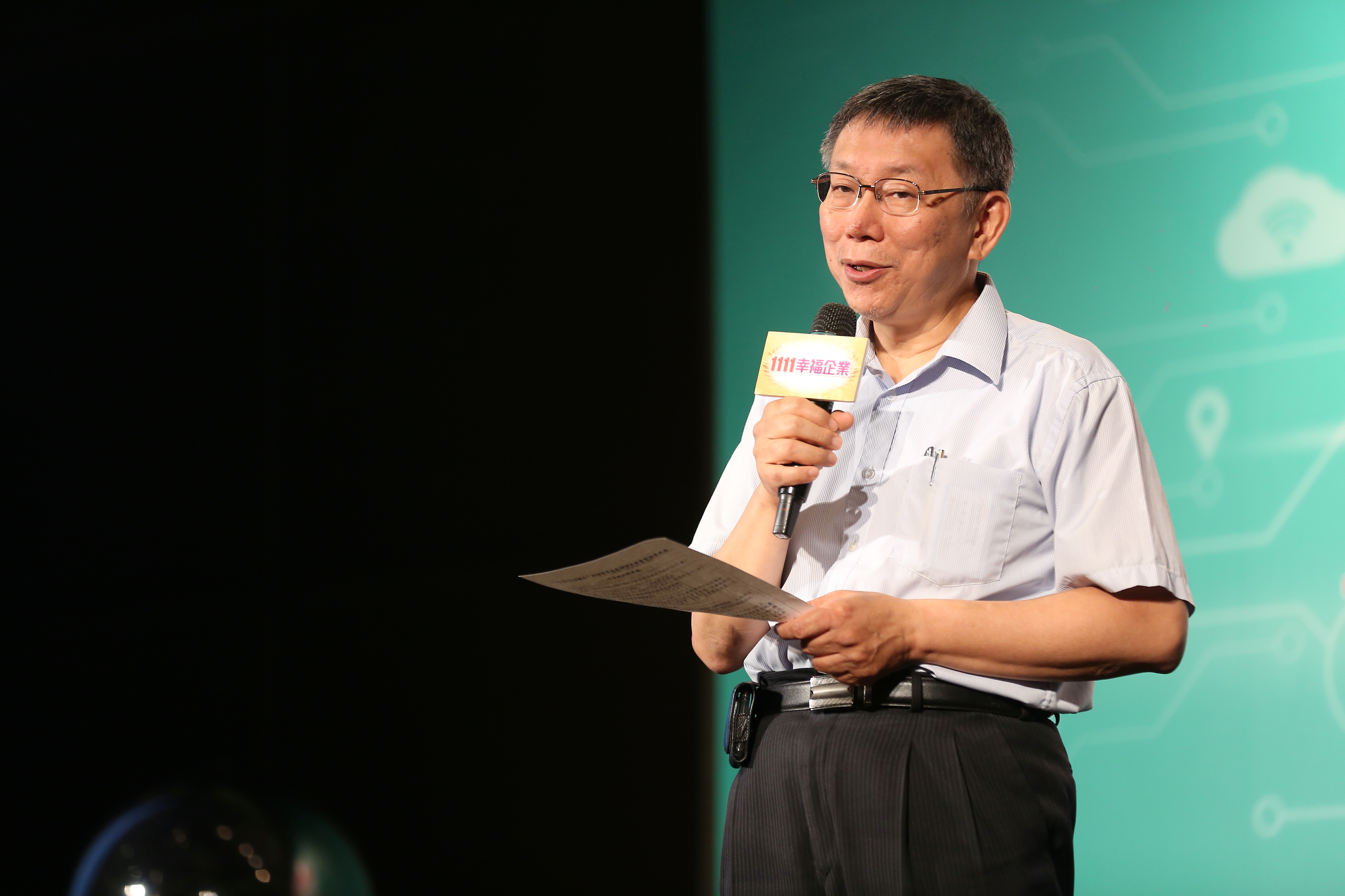 台北市長柯文哲遭揭露與包括信義房屋創辦人周俊吉、晶華酒店董事長潘思亮等多位企業大老密會約2小時。