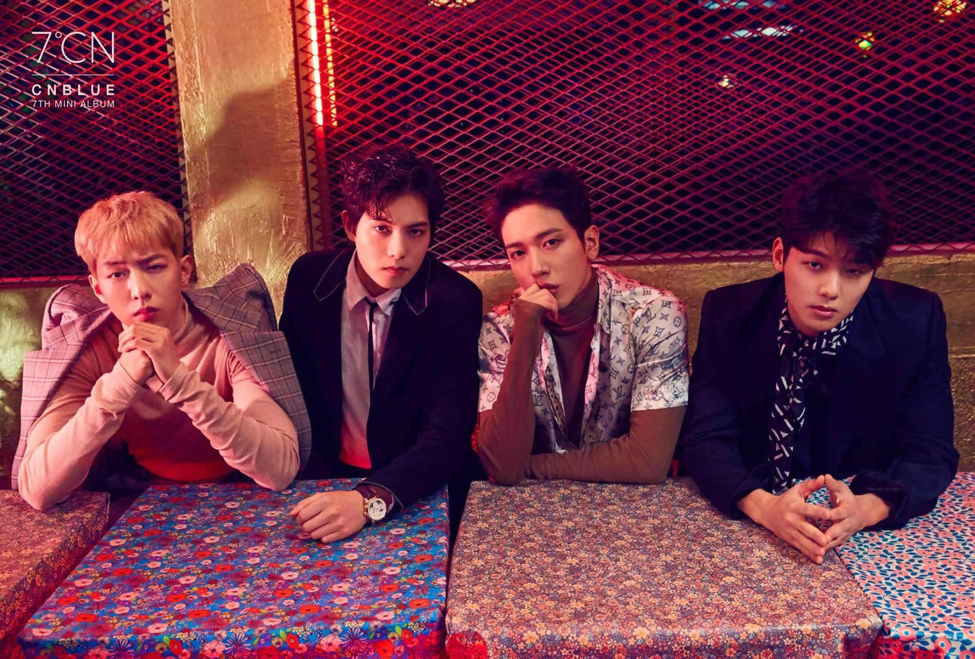 CNBLUE成員李宗泫（左二）宣布退出CNBLUE。（翻攝自CNBLUE FB）