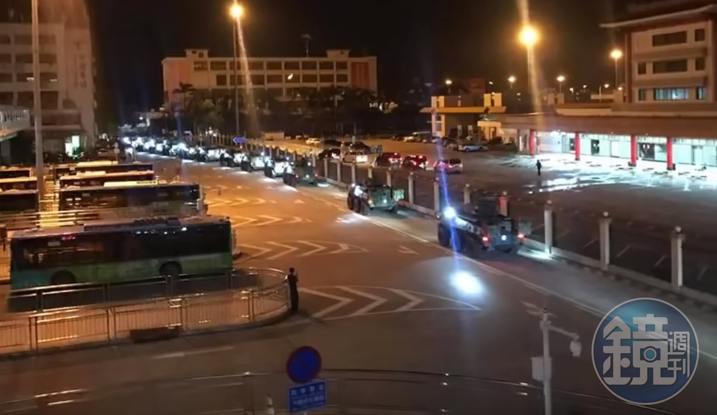 解放軍進入香港影片和照片在社群傳開，引發港人恐慌。（擷取自YouTube畫面）
