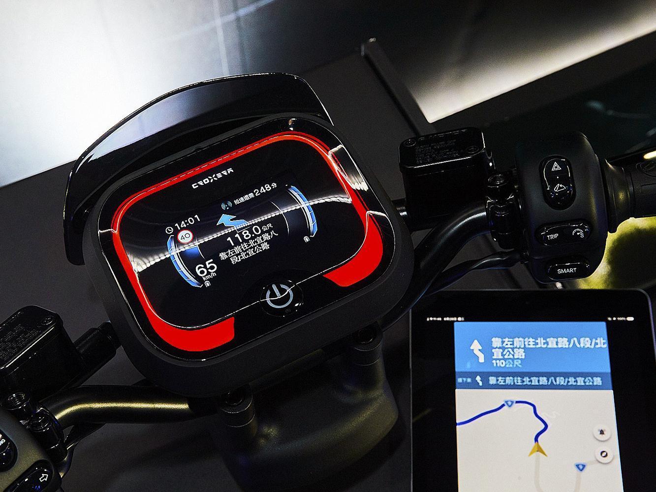 Ai-1 Sport擁有Turn-by-turn導航模式，並與知名地圖軟體公司HERE Maps合作，可依照當前路況提供視覺與語音導航，可啟用離線地圖、搜尋地點與導航等功能。