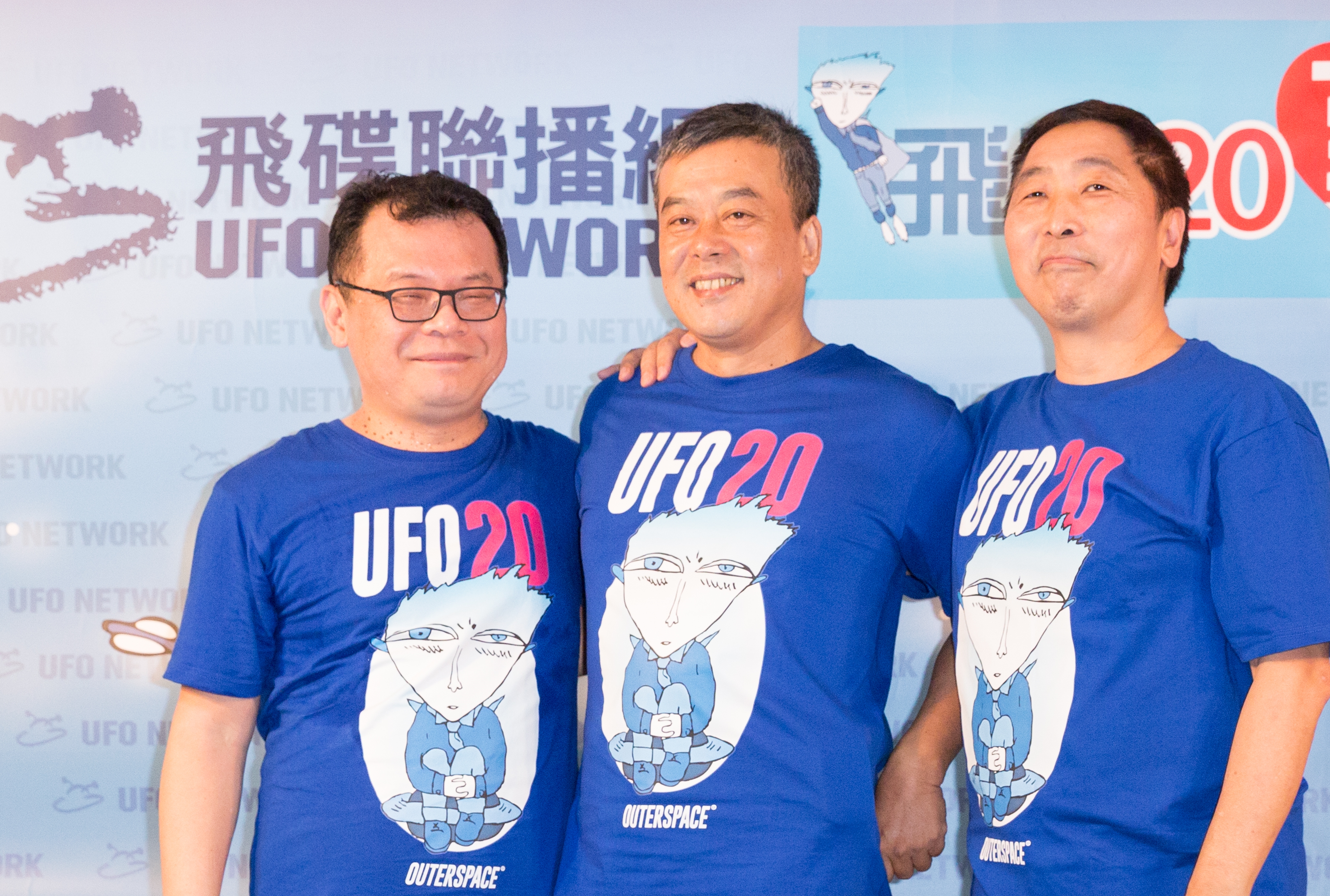 名嘴陳揮文（左）在電視前消失6年，去年重返談話性節目，日前在直播平台透露當年鄭弘儀特別關照自己的內幕。