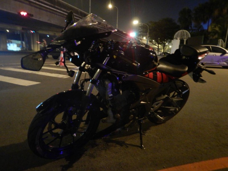 機車也有受損。（讀者提供）