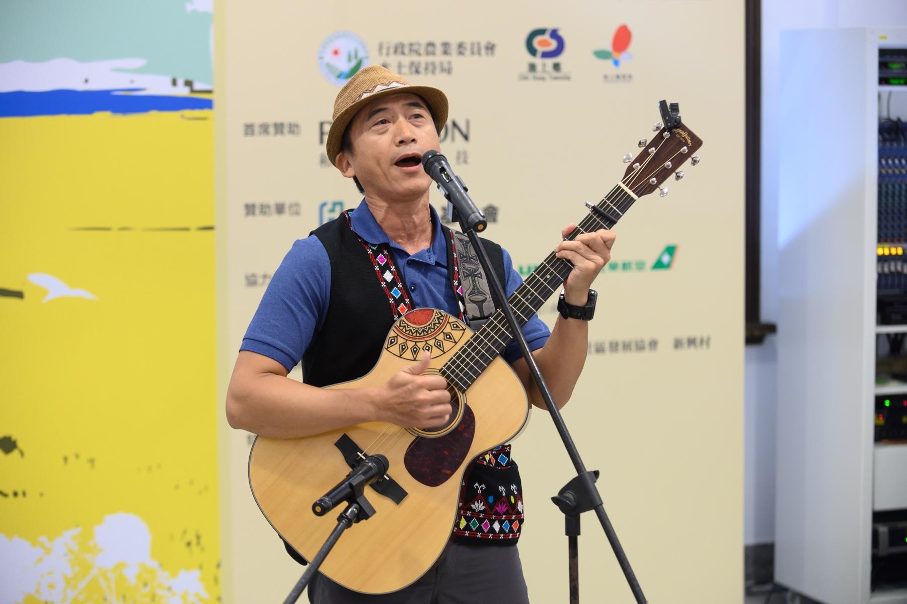 金曲歌王陳建年今年將在台東池上秋收稻穗藝術節獻唱。（台灣好基金會提供）