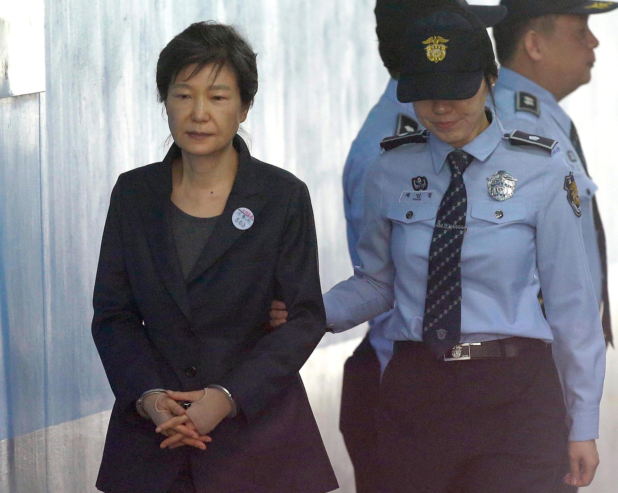 南韓大法院認為朴槿惠、李在鎔的二審判決違背法令,因此以程序瑕疵為由予以撤銷,兩人有罪部分發回高等法院重審。(東方IC)