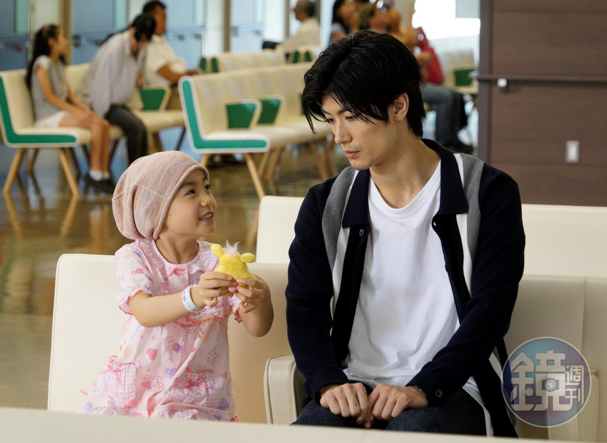 三浦春馬與童星稻垣來泉在《TWO WEEKS》演出父女。（網路圖片）