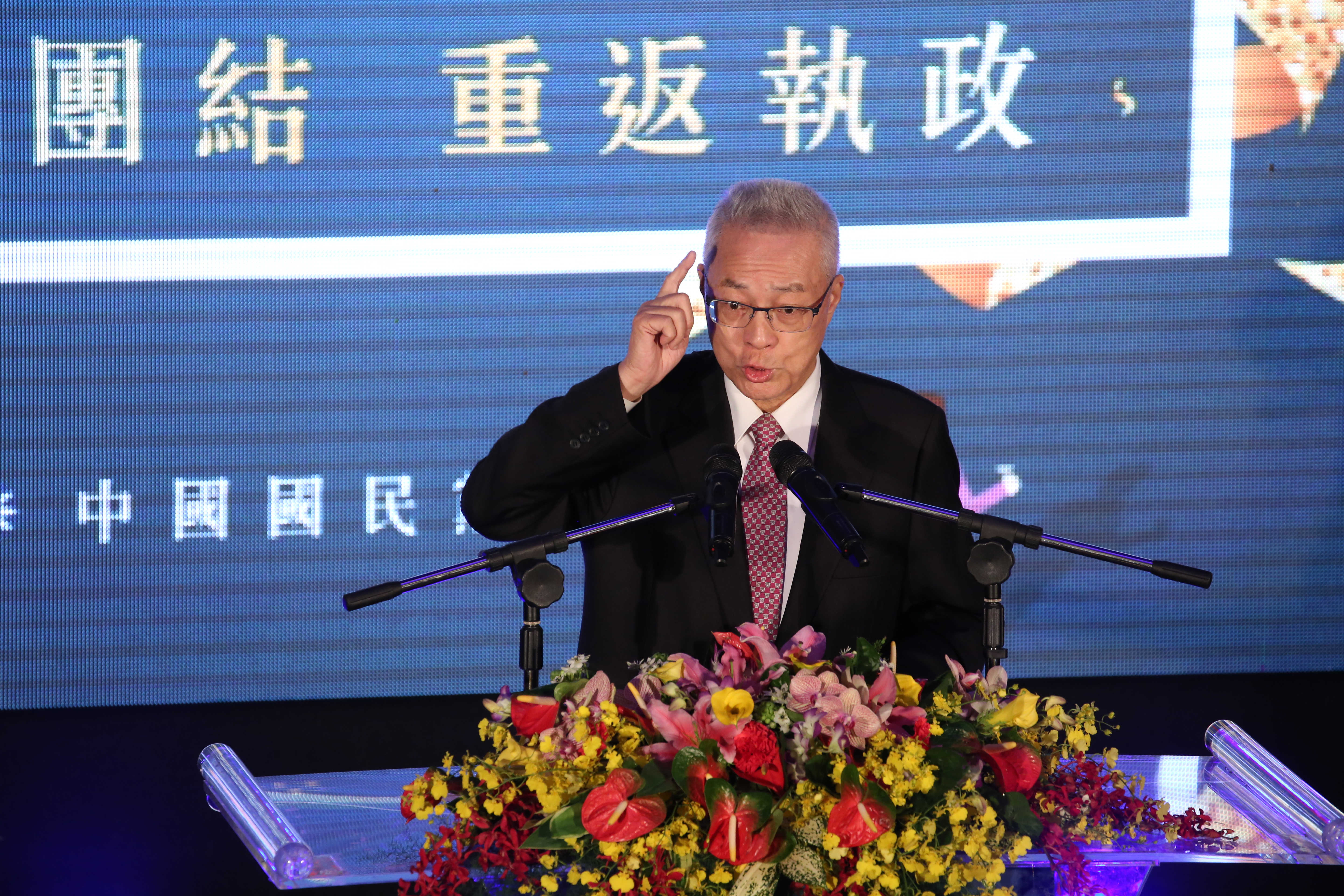 國民黨昨通過黨員行為規範，有意阻止郭王登記參選，吳敦義今日就明確表示有為黨紀就開鍘。