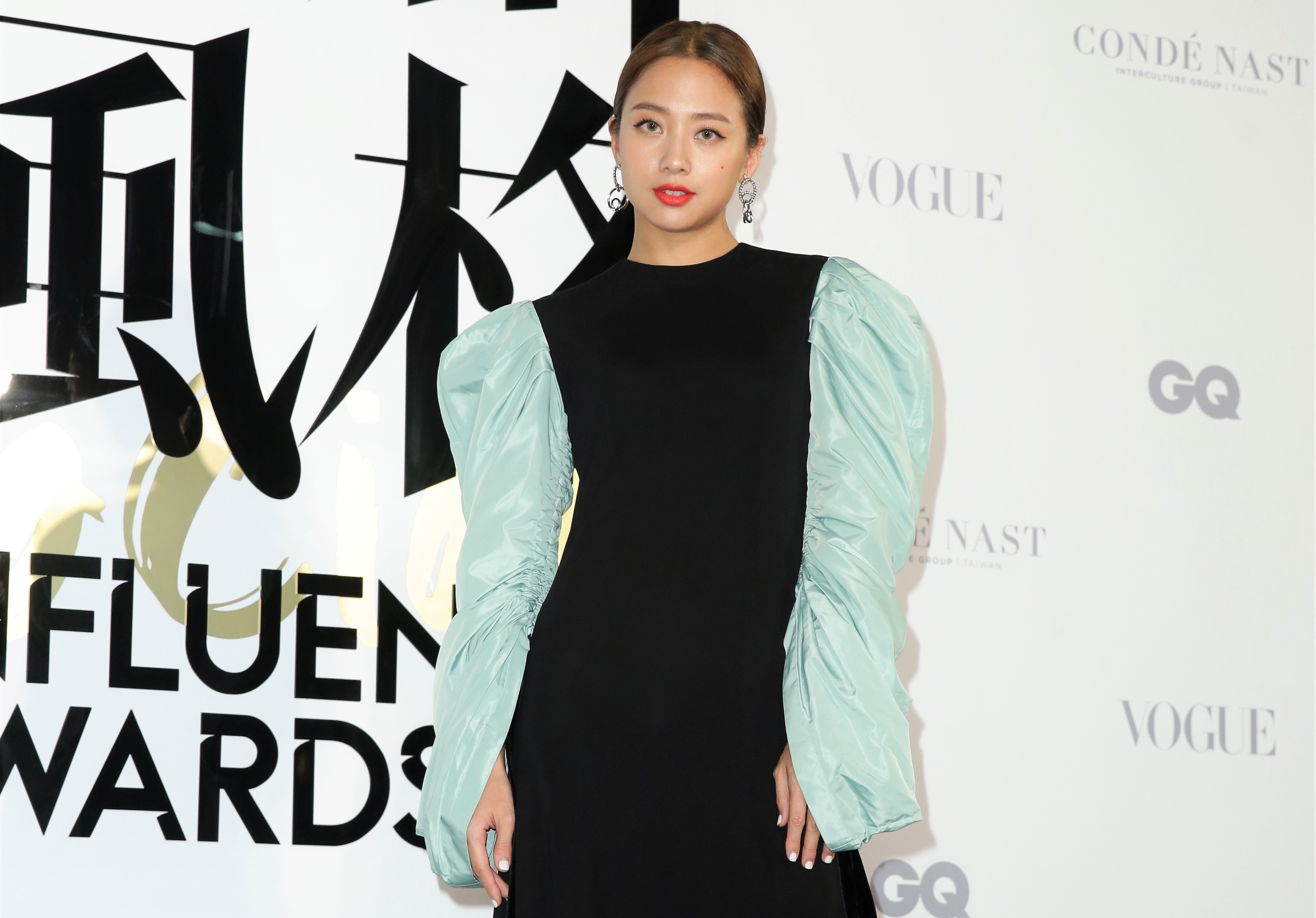 鬼鬼出席活動躲不了被逼問緋聞，無奈認選禾浩辰。