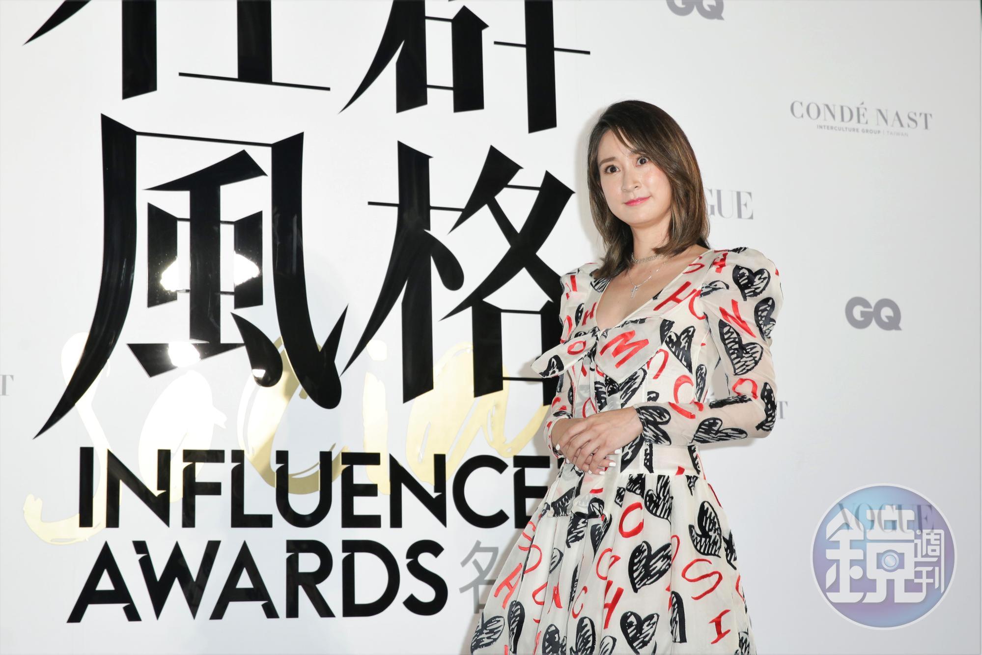 李晶晶力挺好友Elva公開認愛，透露男友很久前就看過。