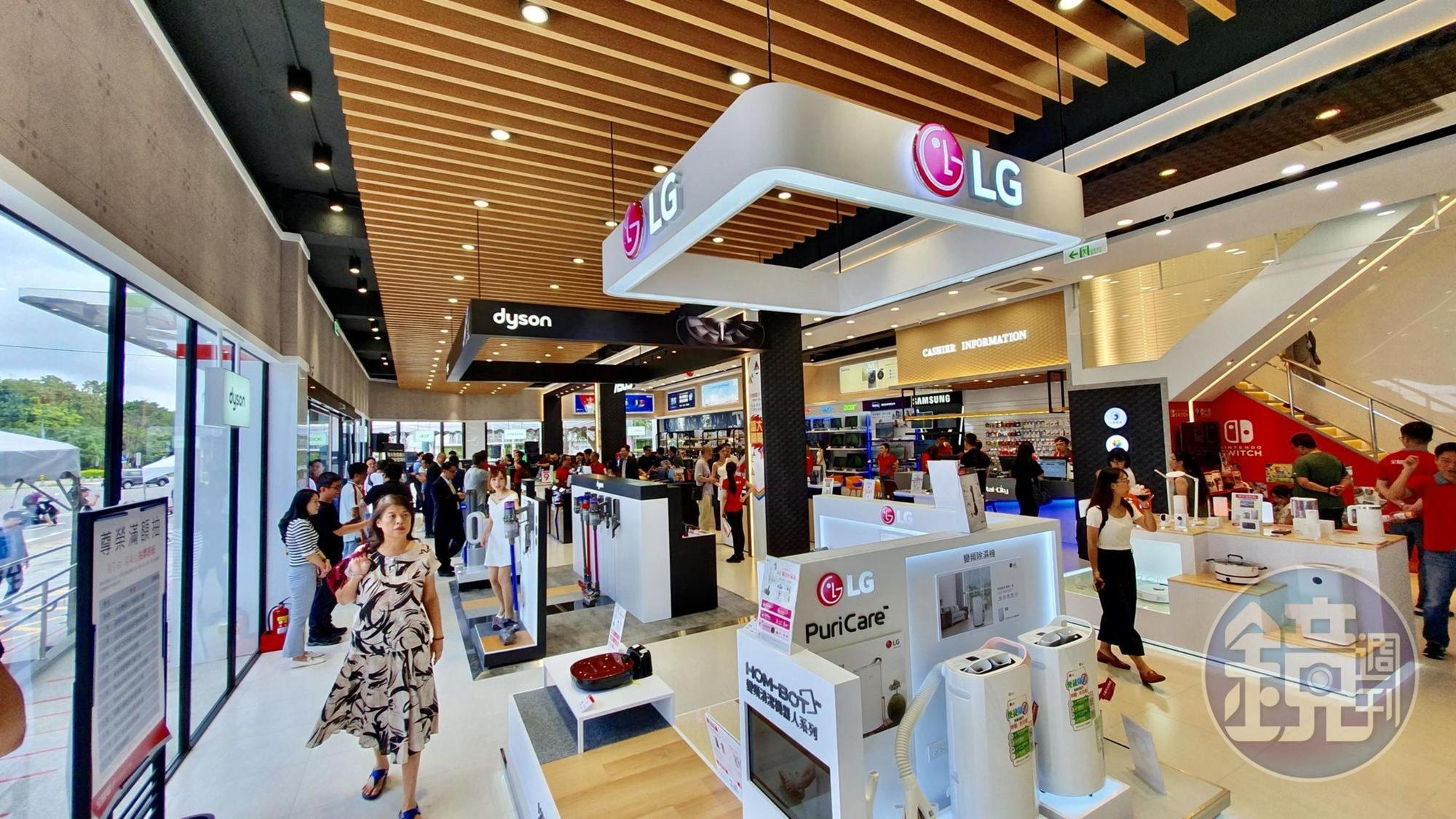 Digital City新竹竹北店佔地約300坪，產品品項相當齊全。