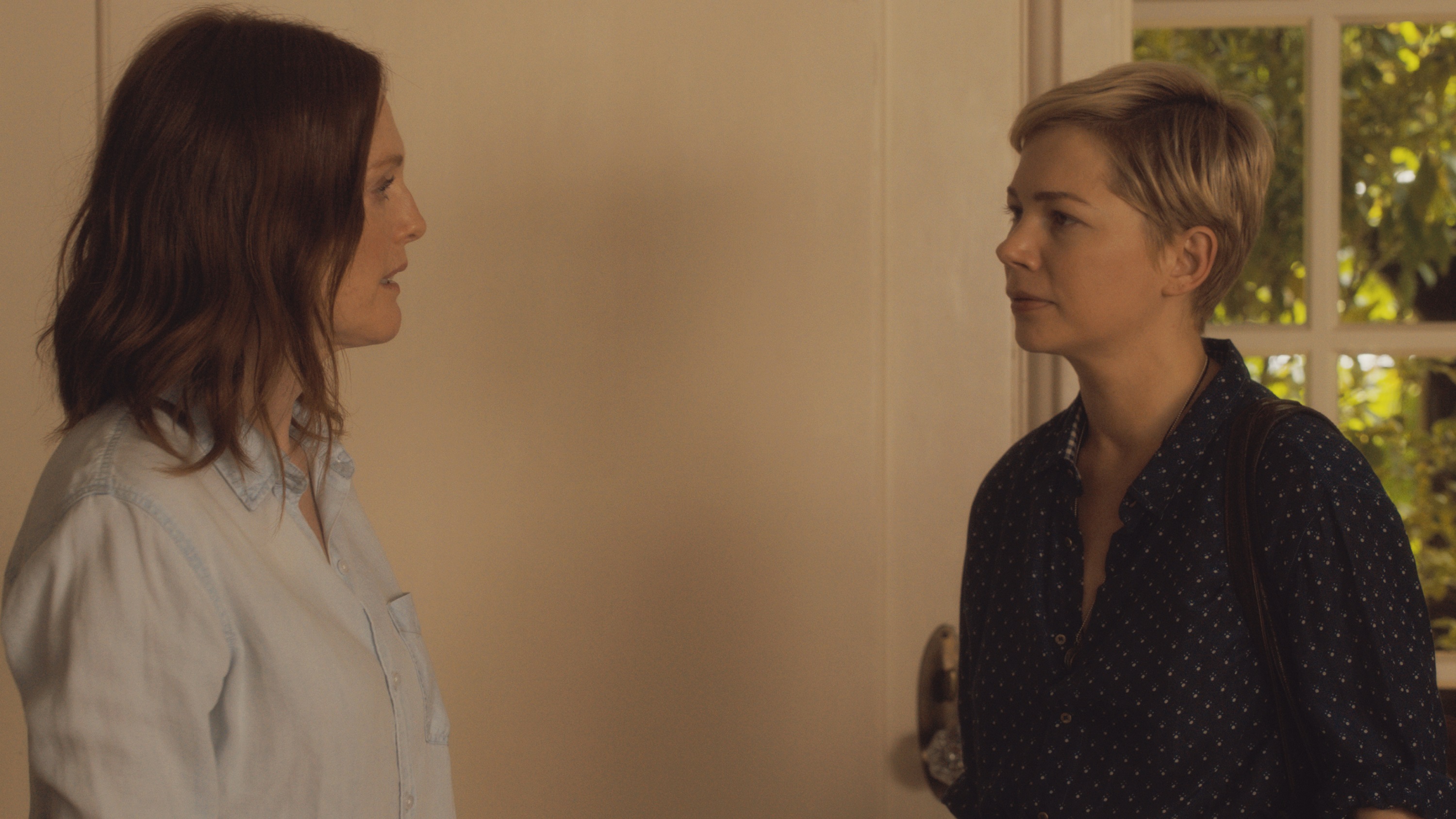 蜜雪兒威廉絲（右）戲中與茱莉安摩爾針鋒相對，不過她坦承自己根本只想跟對方閒話家常。（Catchplay提供)