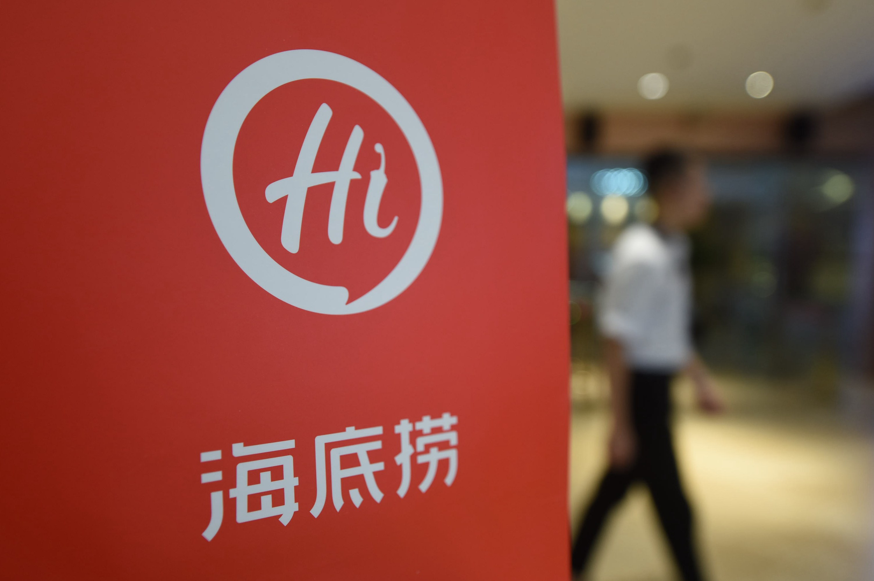 國際知名連鎖火鍋品牌「海底撈」在全球擁有593家分店。（東方IC）