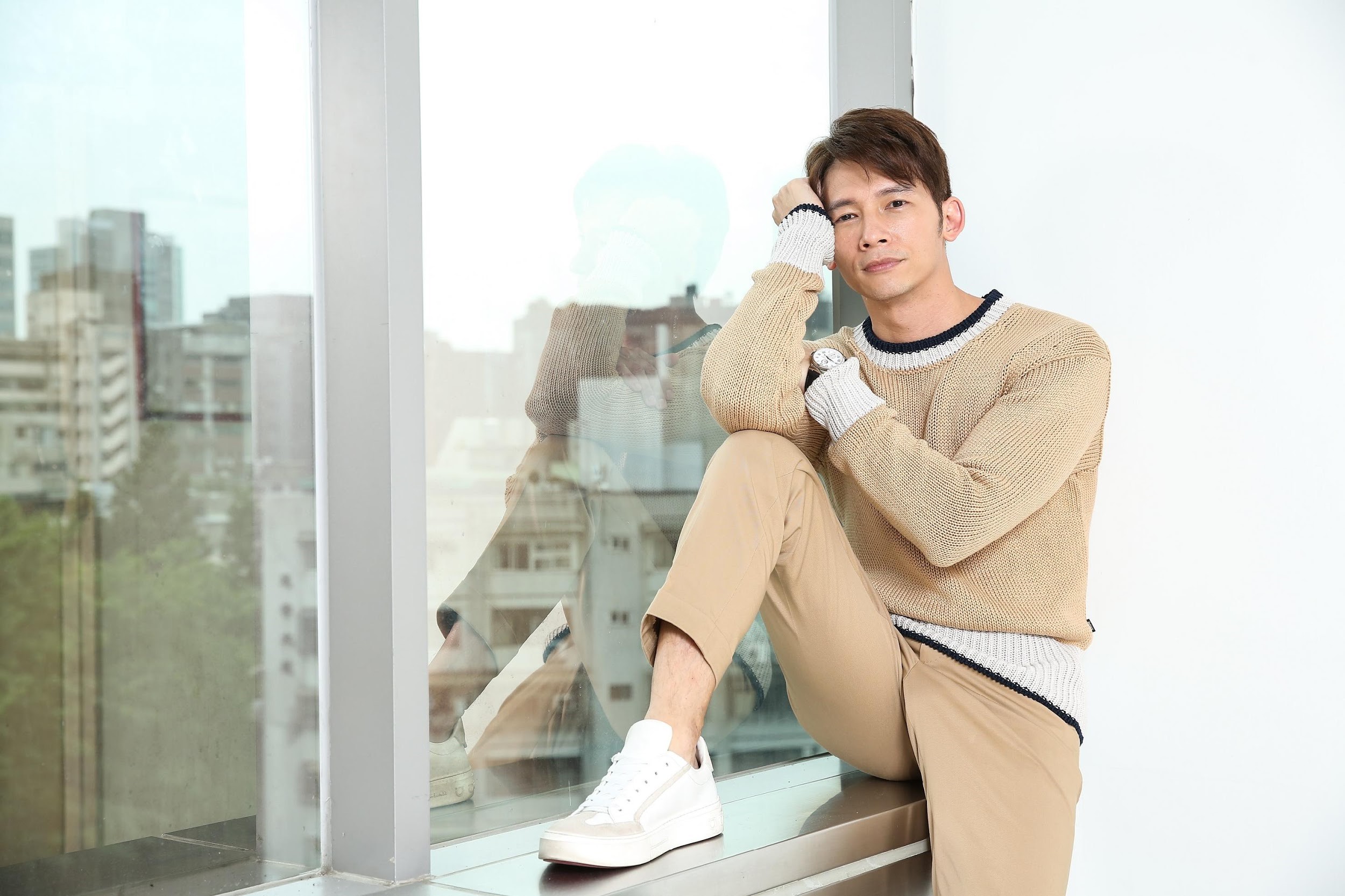 溫昇豪入行超過13年，今年以《雙城故事》《我們與惡的距離》雙料入圍金鐘獎戲劇節目男主角、男配角獎。