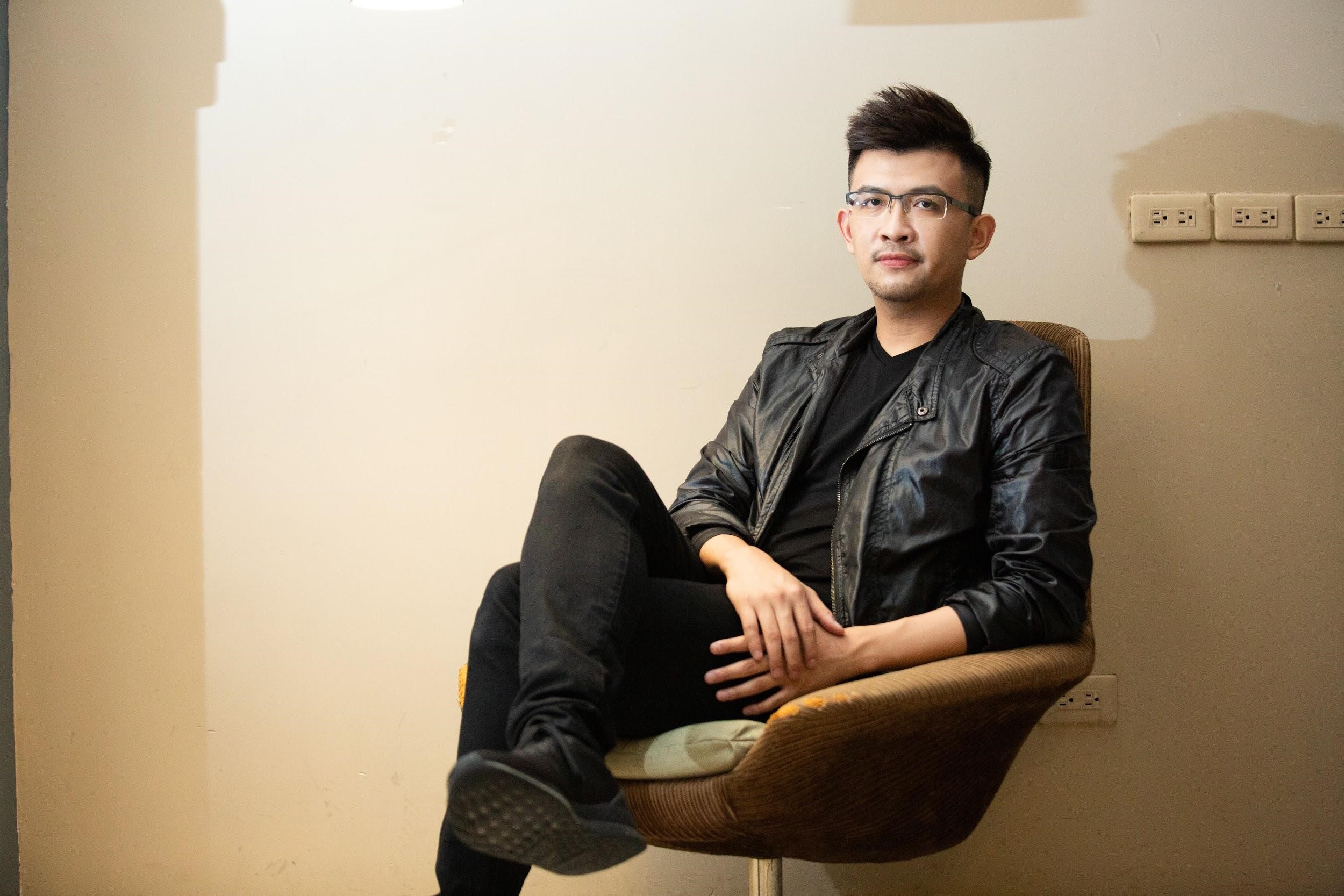 看準成人產業在網路上的高流量,7年級生黃麒瑾大膽開辦成人展。