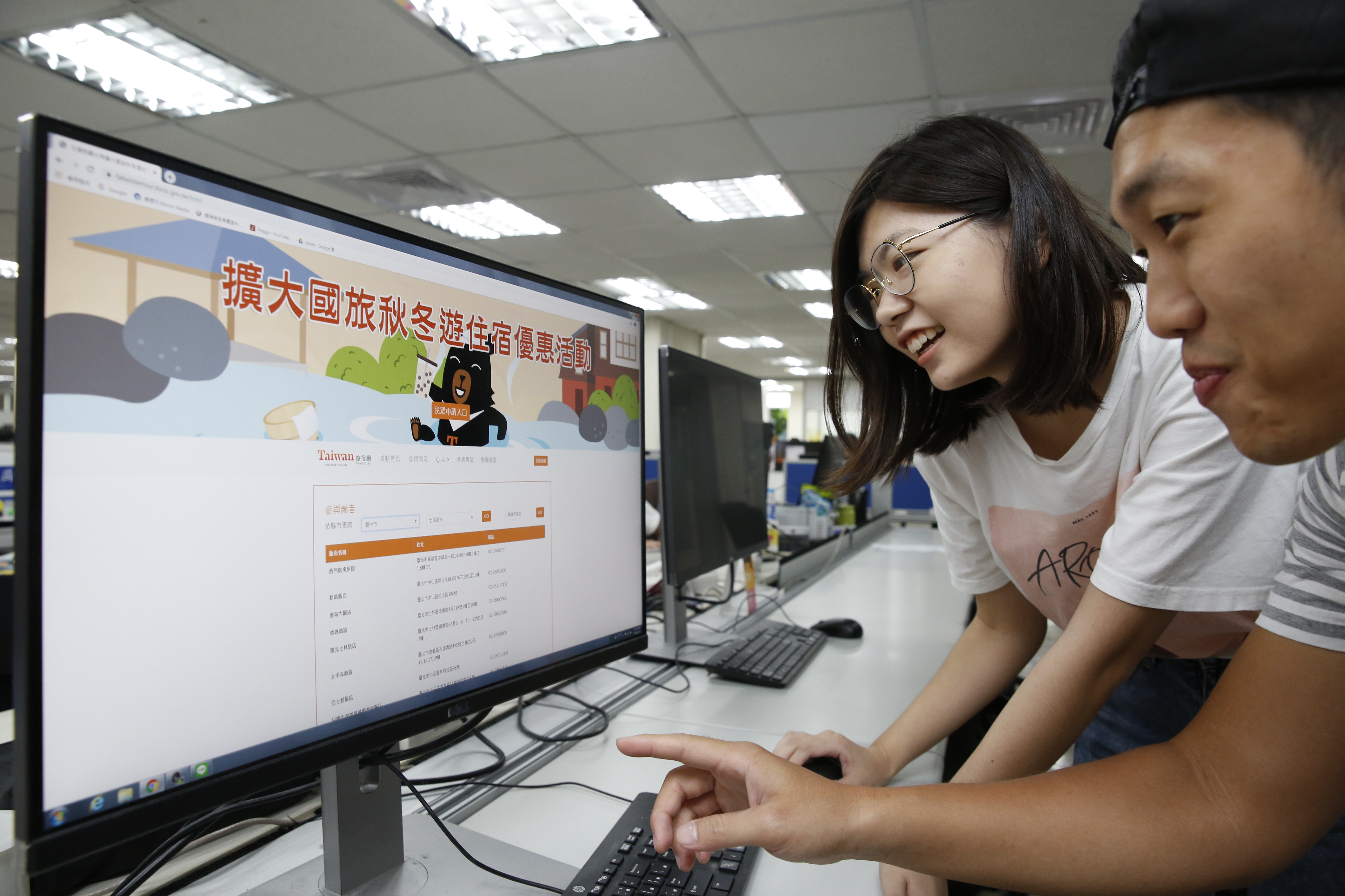 消費者記得先到官網上傳身分證件，建立遊客檔案，才可申辦秋冬遊住房補助。