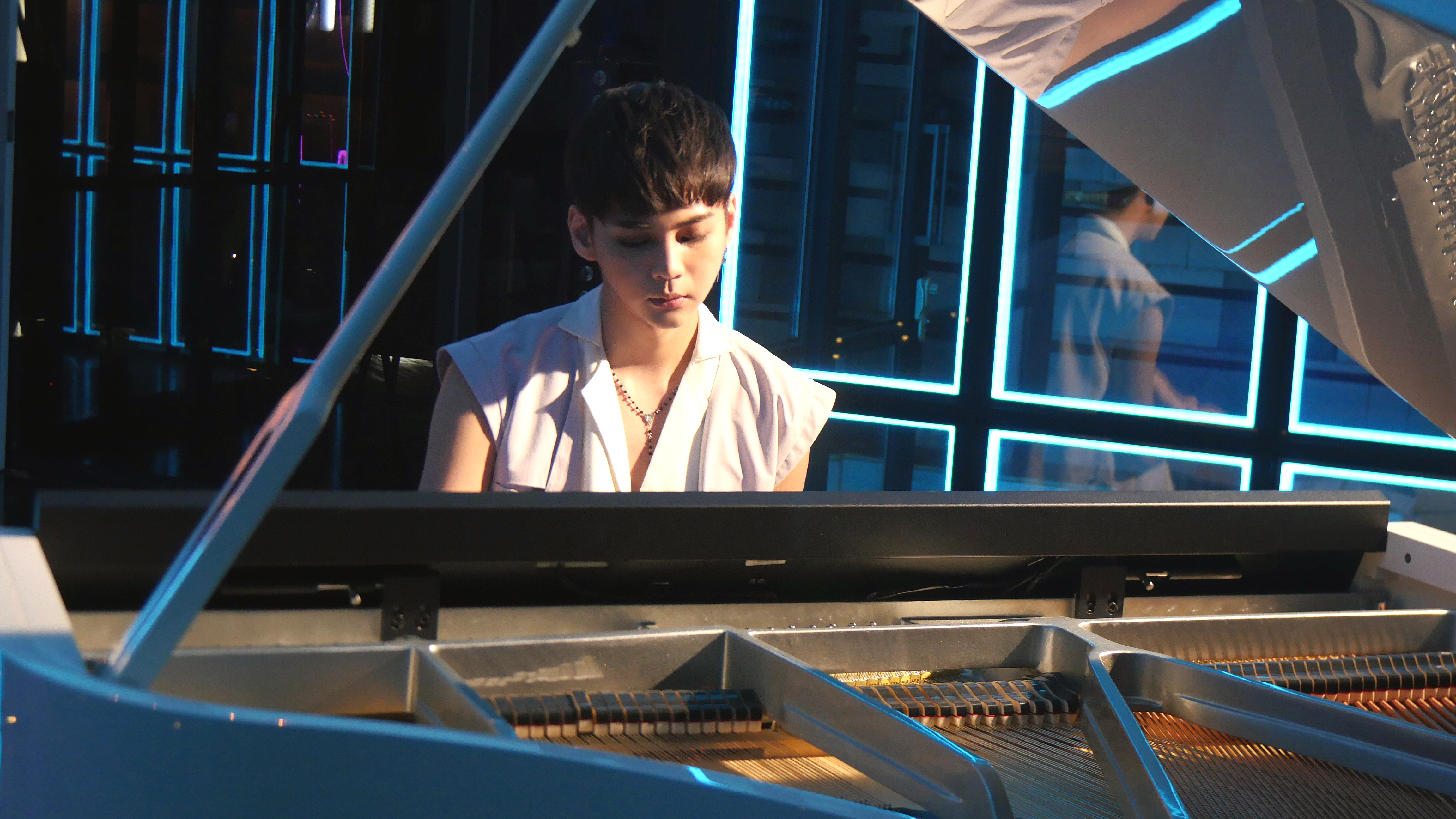 17人氣直播主李狐推出首張EP《狐思亂想》。（尬音樂提供）