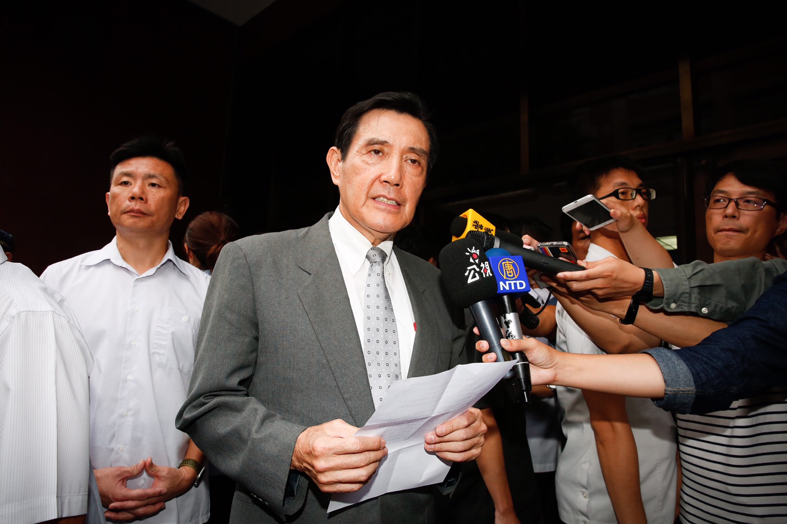 前總統馬英九遭控在太陽花學運中下令驅離群眾涉及殺人等罪，他出庭強調無罪。