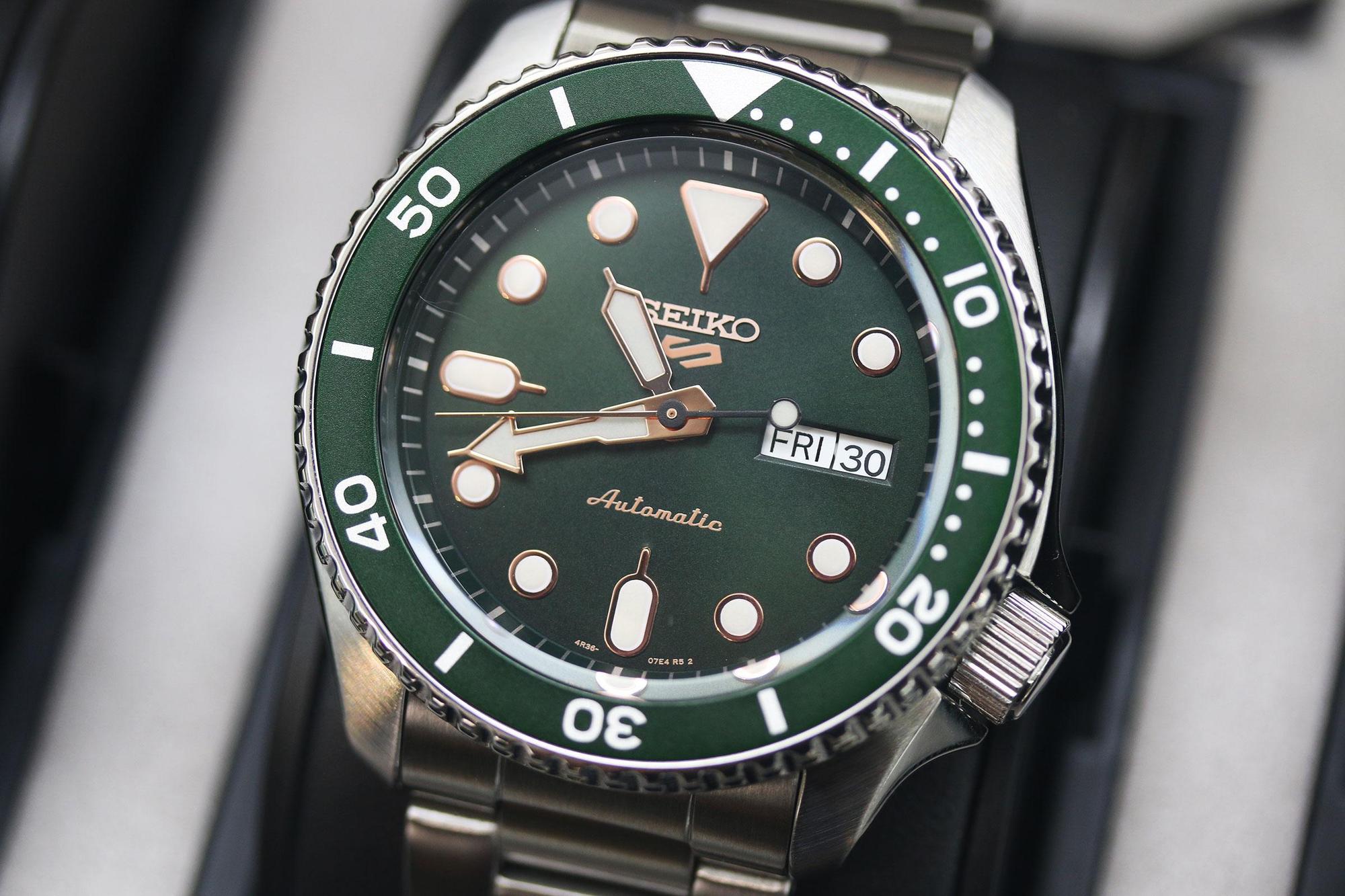 SEIKO 5 Sports某些款式上還大量用上綠色，非常能夠跟上當前錶壇潮流。