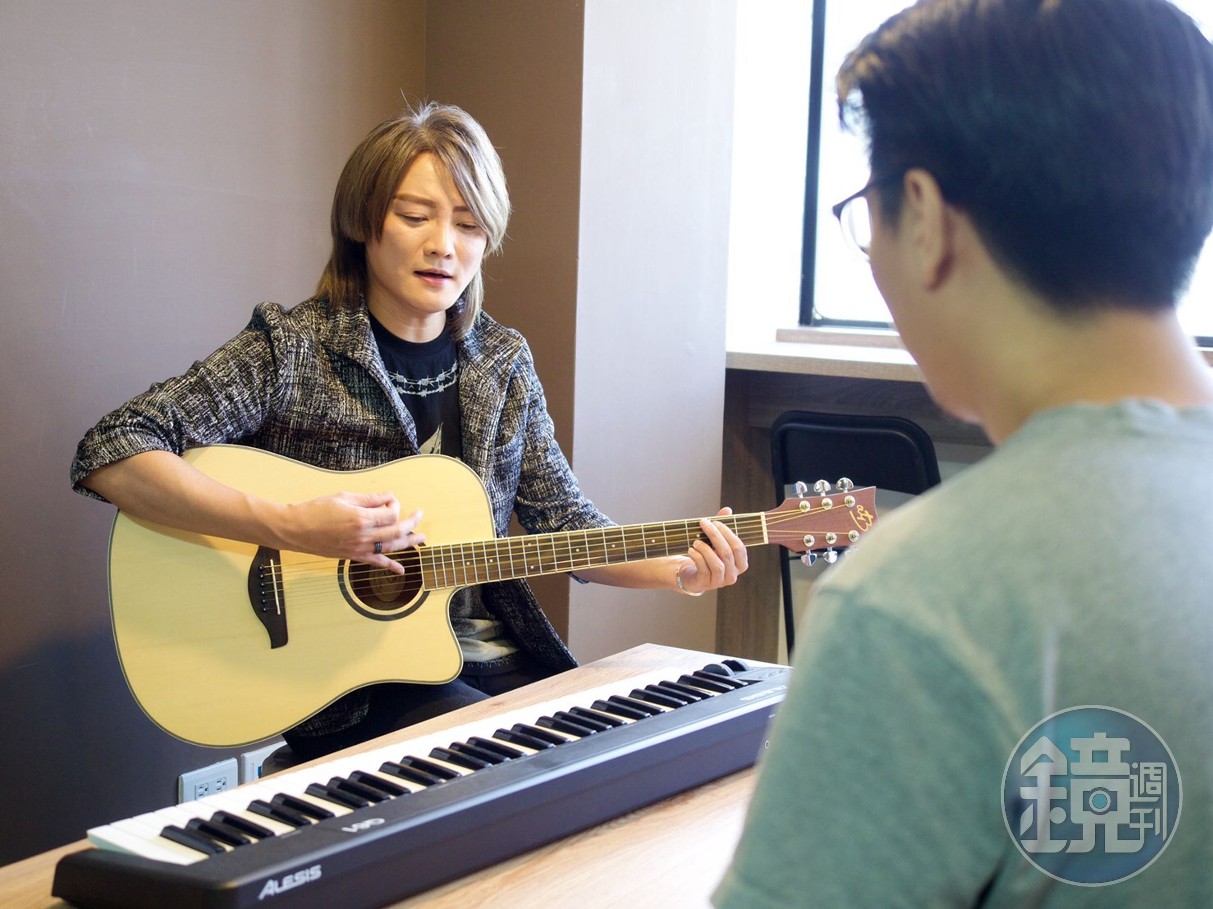 F.I.R.阿沁砸500萬成立UTS國際音樂專門學校。（UTS國際音樂專門學校提供）