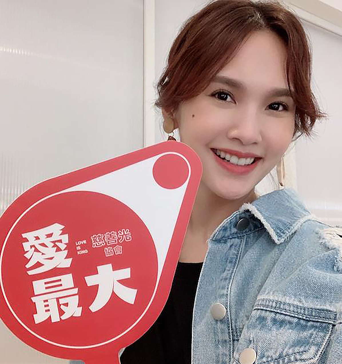 楊丞琳點出《禮悟》書中的金句「愛能否一輩子,看兩個人的緣份,珍惜愛的日常,卻是你能做到的本份。」(愛最大慈善光協會提供)