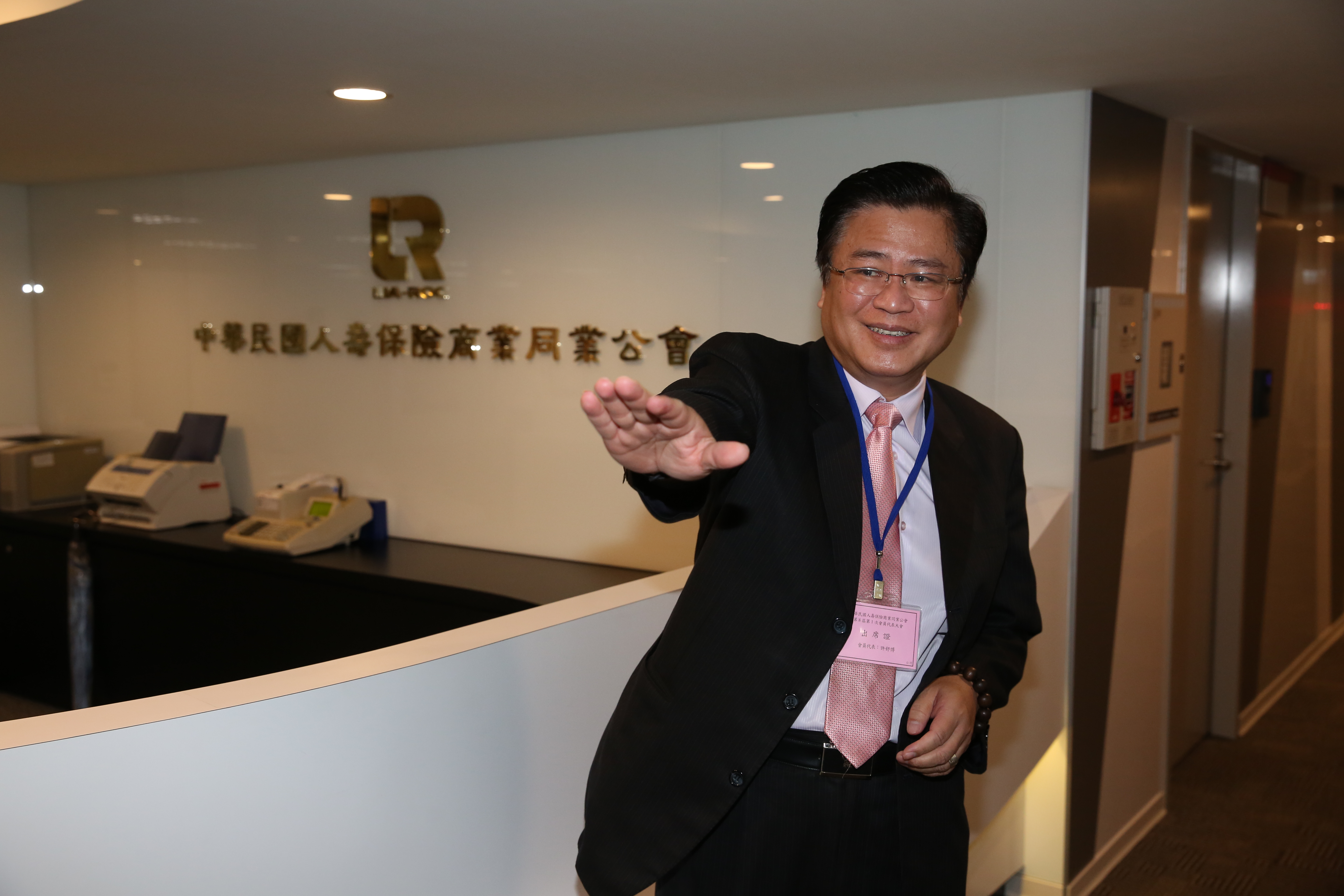 參選壽險公會理事長，許舒博抱怨對手不公平競爭。