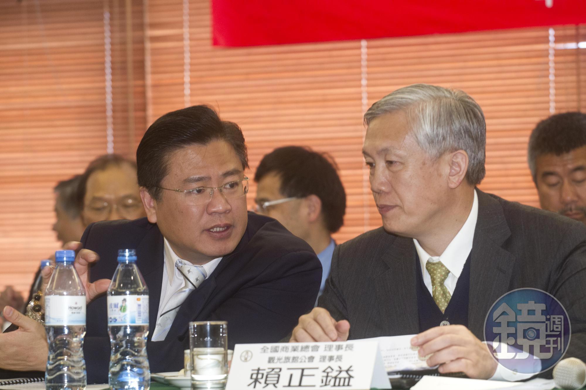 許舒博(前排左)拚接班賴正鎰(前排右),很可能得對上「大老級」挑戰者。
