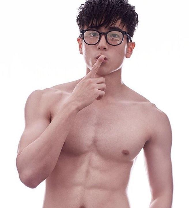 查農在父親鼓勵下開始健身，是名符其實的鮮肉。 （翻攝自查農IG）  