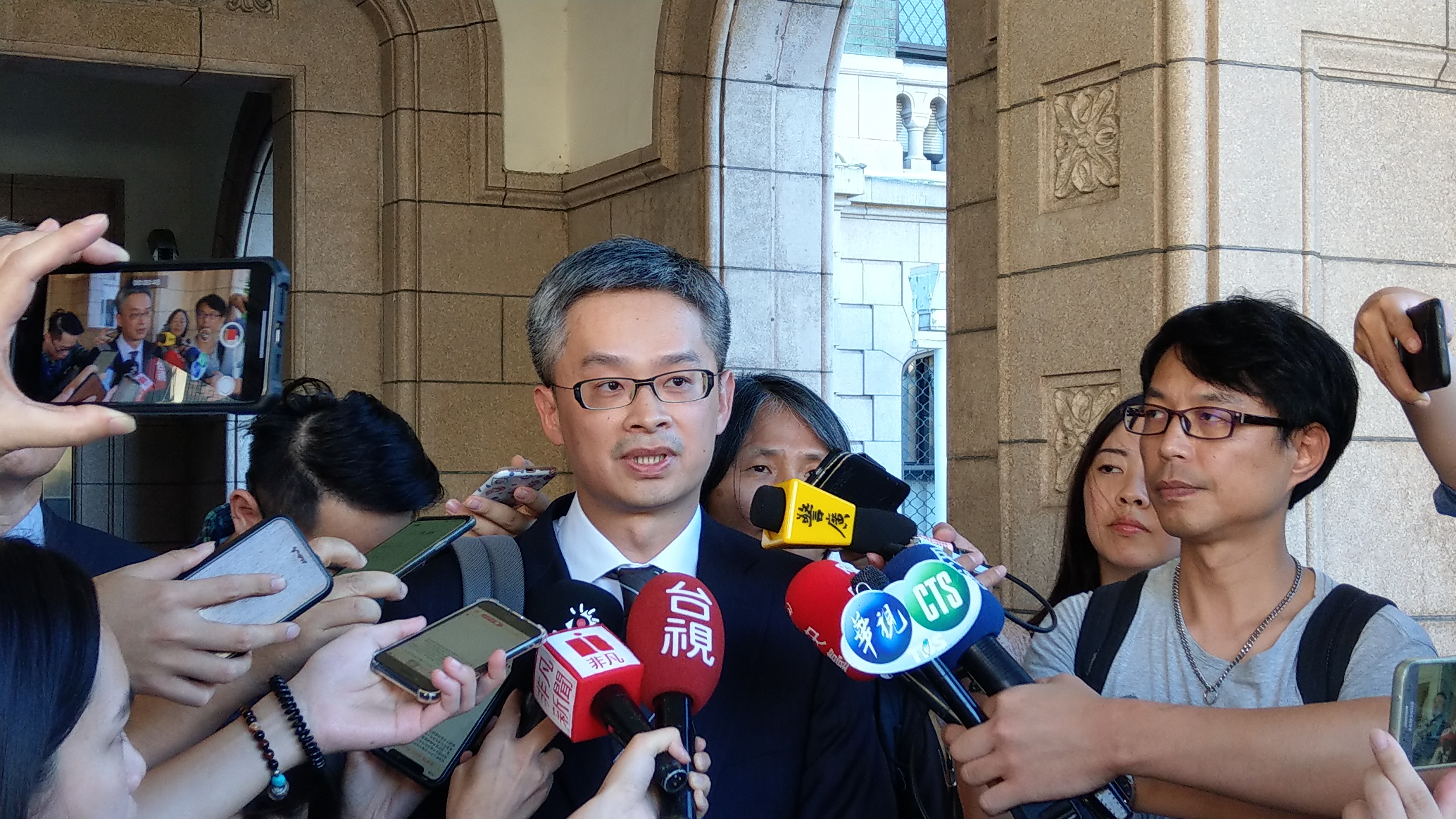 台灣大學校長管中閔遭判申申誡，律師團表示無法接受，將研究提再審。