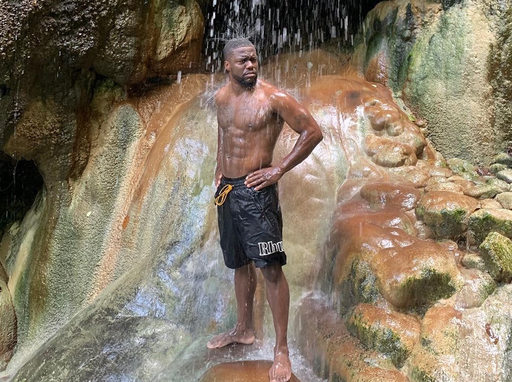 黑人諧星凱文哈特驚傳出車禍，所幸無生命危險。（凱文哈特IG）