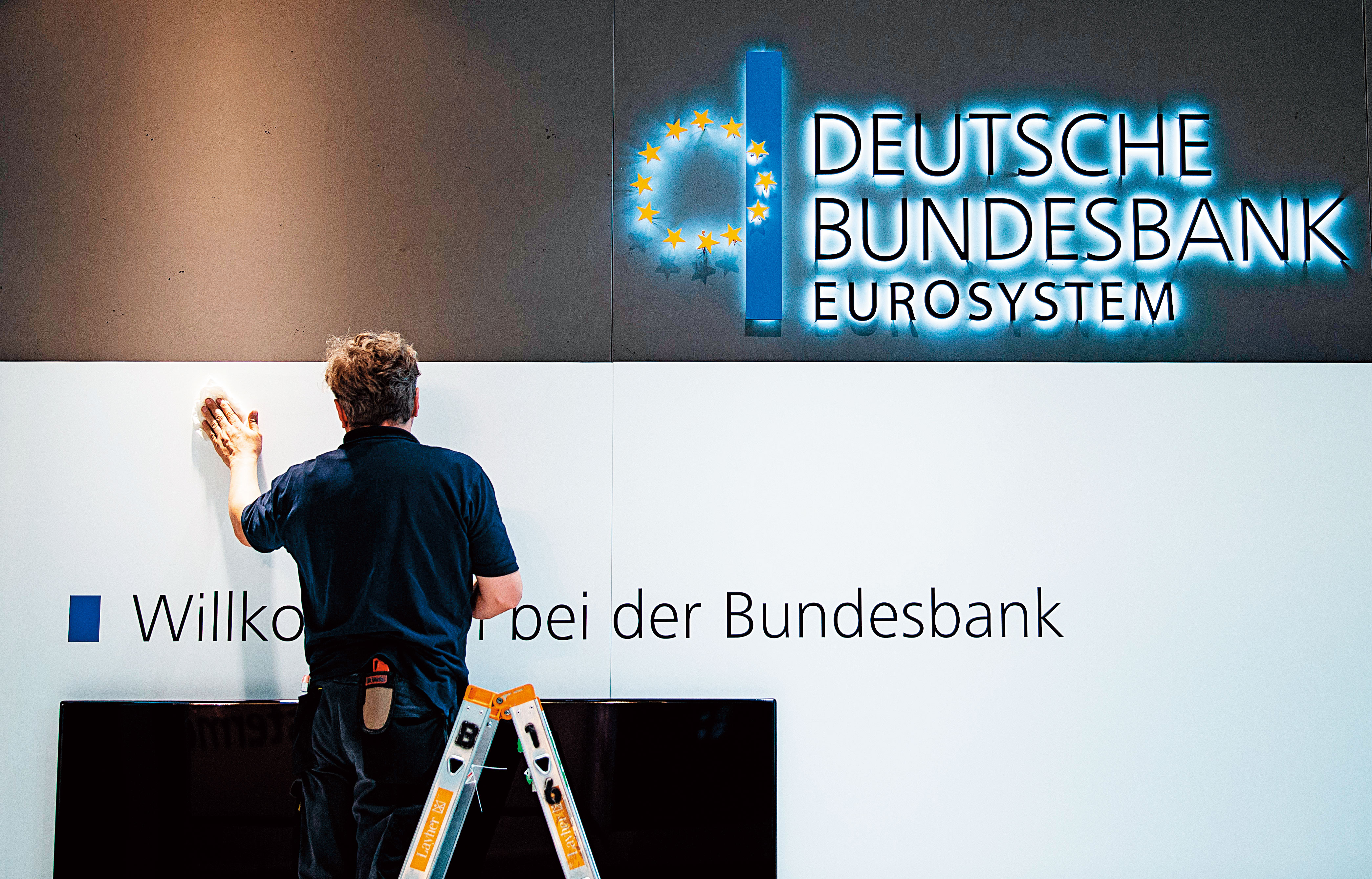 今年來已有4個歐洲國家出現負利率，特別是德國30年期公債標售，平均得標利率為-0.11%最受關注。圖為德國聯邦銀行。（東方IC）