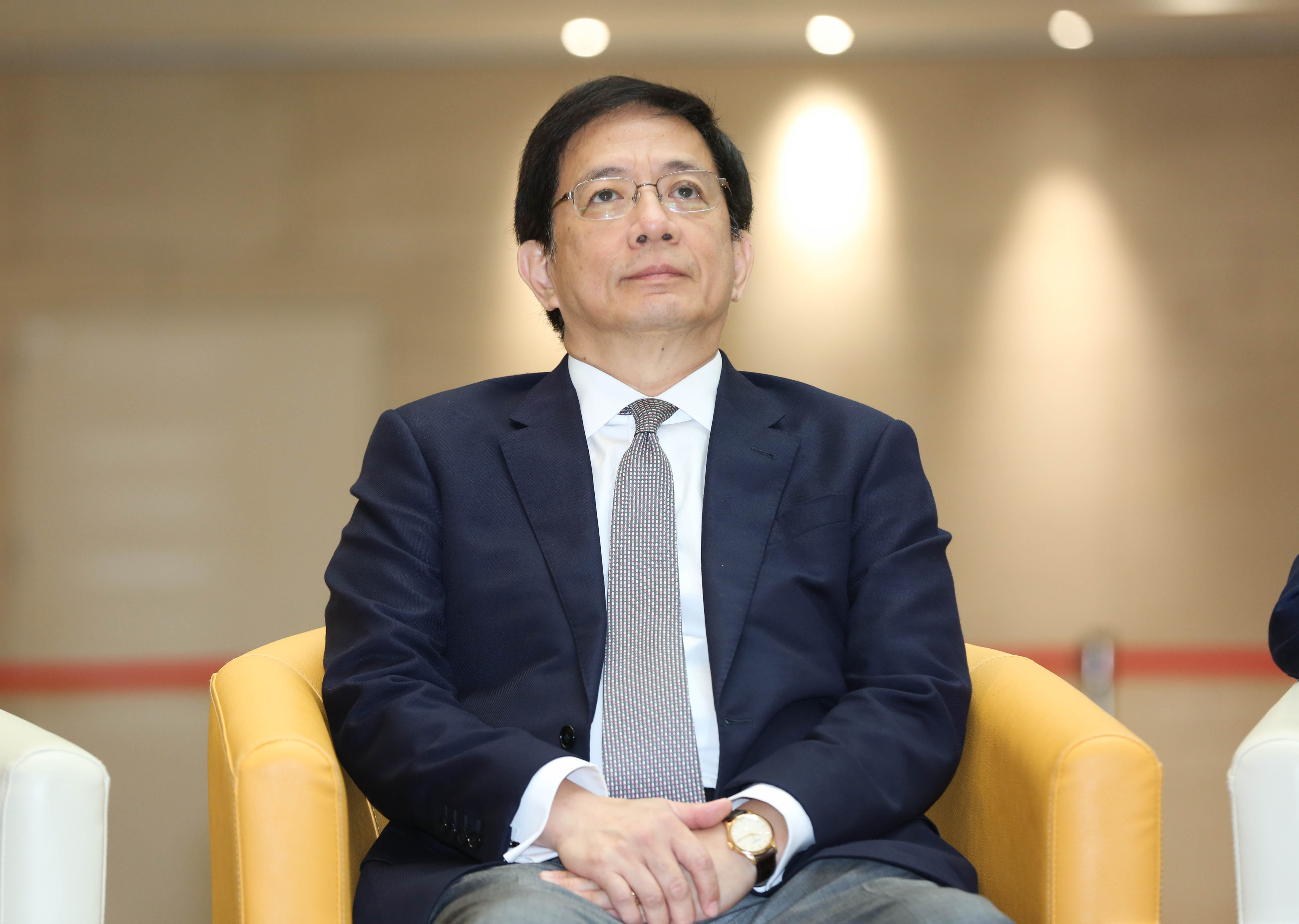 台大校長管中閔遭控在2012年起擔任政務委員等公職時違法兼職案，公懲會認定他兼職屬實，且行為已違行政倫理，損及相關部會首長、閣揆形象，有懲戒必要。 