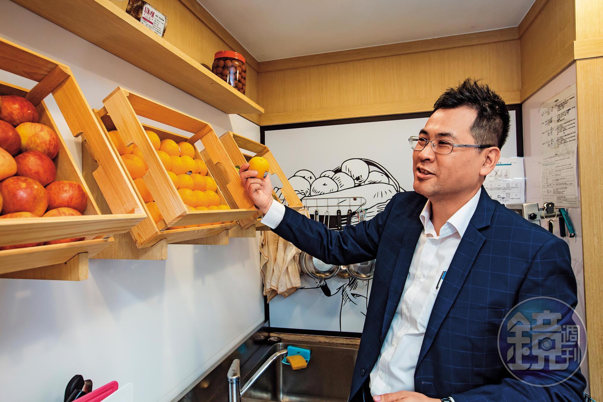 劉曜州積極建立原物料供應鏈，主打水果茶，特別重視水果產地的挑選。
