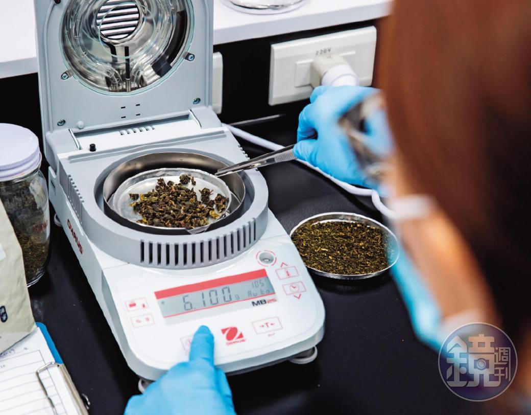 墨力的食材檢驗室還可以檢測茶葉含水量，並確認茶葉品質。