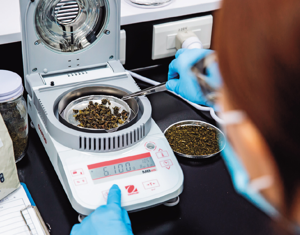 墨力的食材檢驗室還可以檢測茶葉含水量,並確認茶葉品質。
