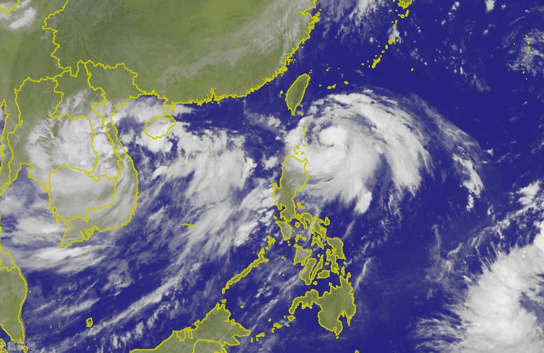 玲玲和劍魚接力生成，不過目前看來對台灣影響不大。（翻攝中央氣象局）