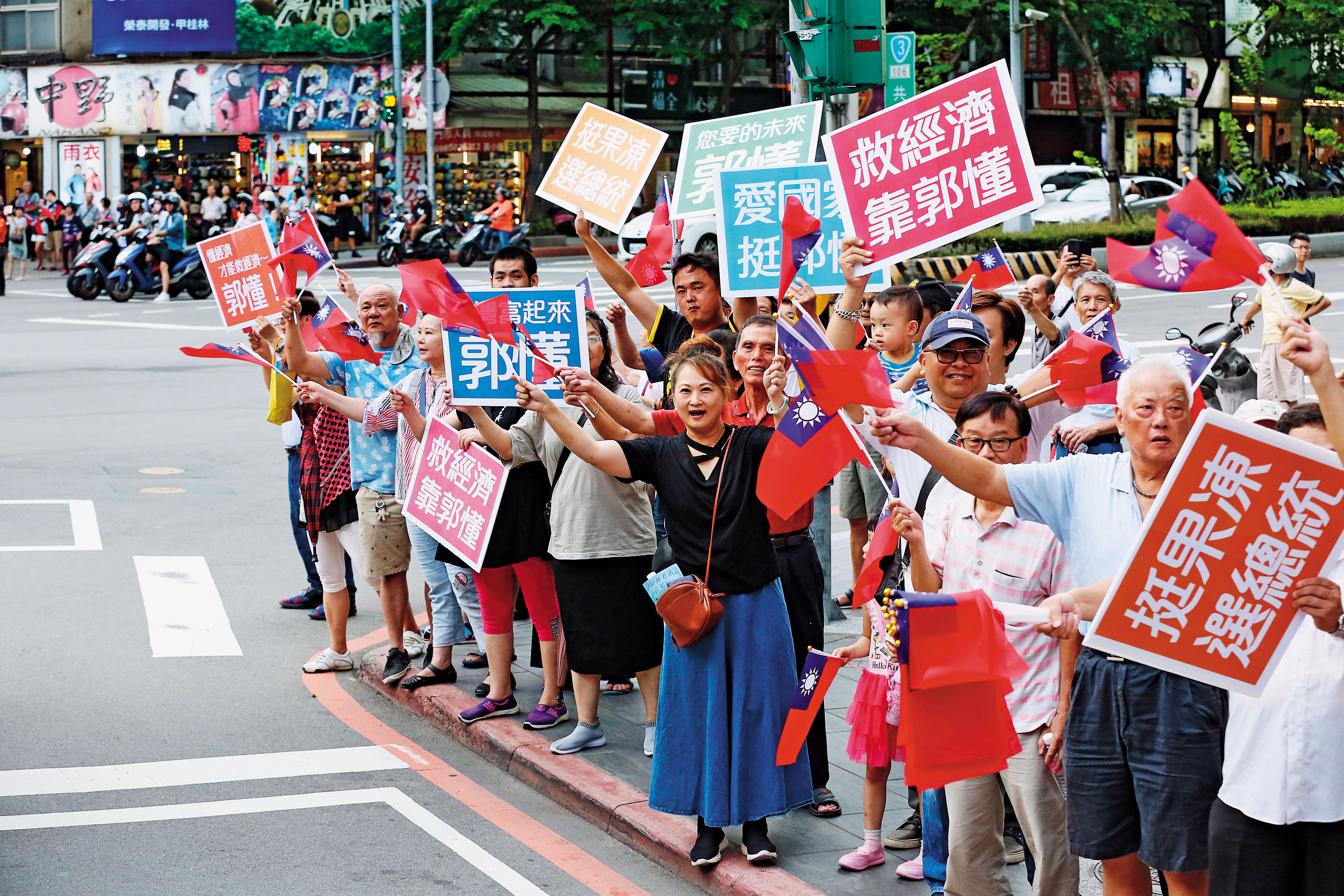 郭台銘以救經濟當口號參選，吸引不少淺藍與中間選民。