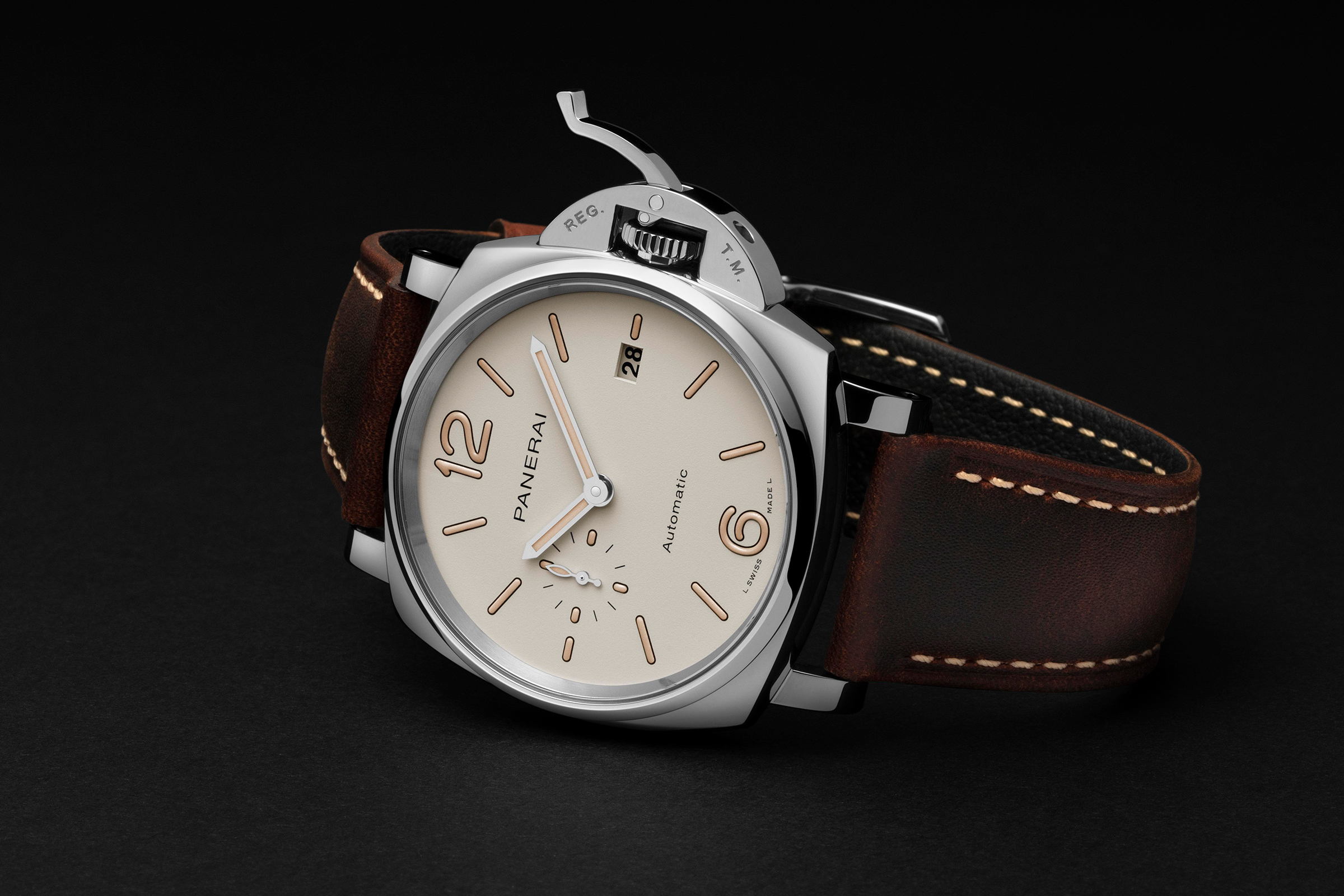 沛納海近期發表的Luminor Due系列新款中，我個人最喜歡的奶油面款式，有38mm（PAM01043）以及42mm（PAM01046）兩種尺寸，定價分別為NT$187,000、196,000。