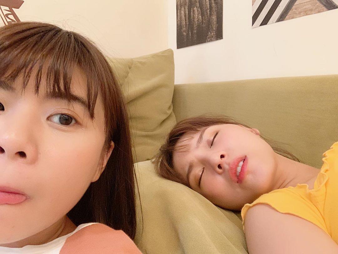 被好友捉弄後，熊熊清醒發現照片超無奈。（翻攝自熊熊Instagram）