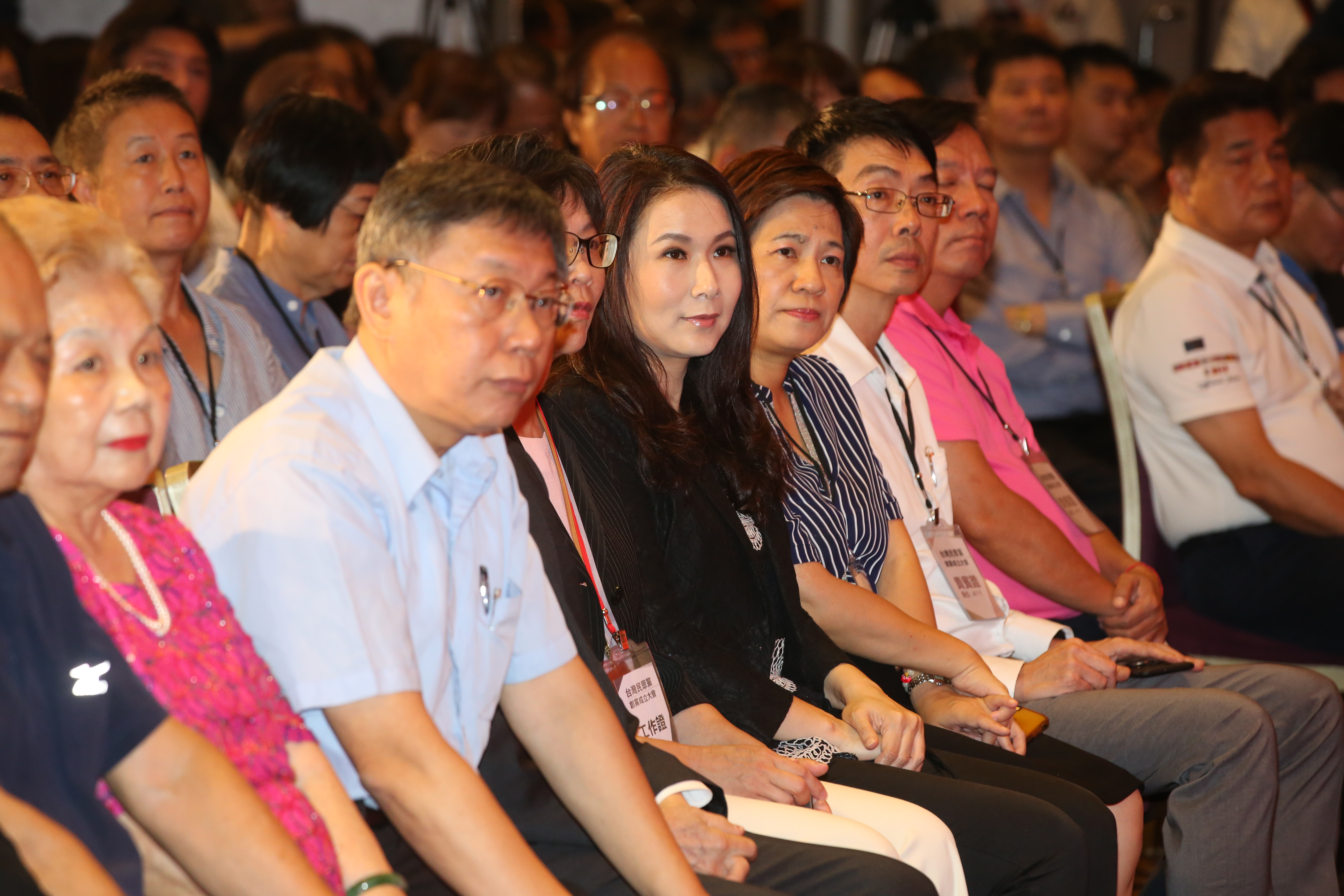 台北市長柯文哲舉行台灣民眾黨創黨大會，劉宥彤也到場祝賀。