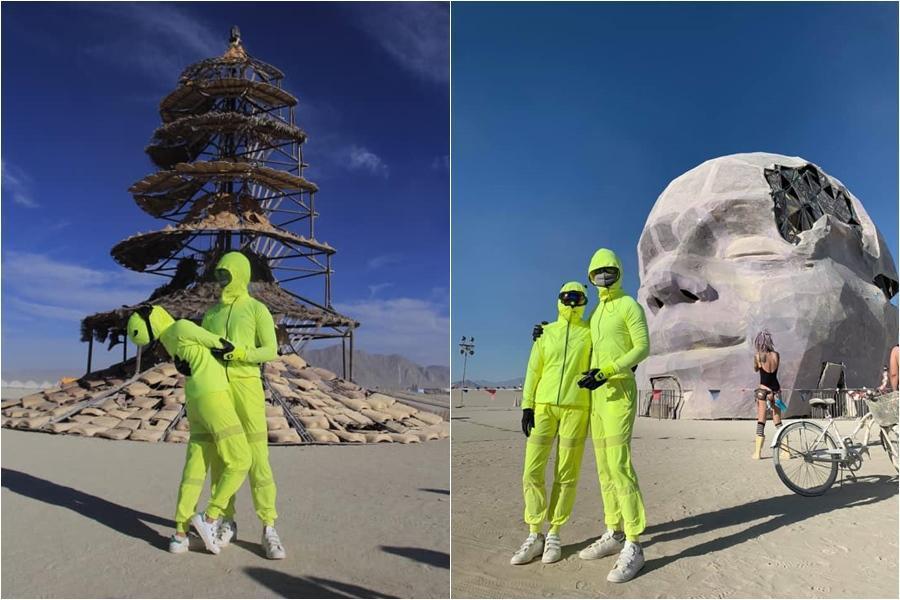 小S徐熙娣與老公Mike去參加火人祭,進行人體交纏放閃,2人在沙漠中包得密不透風。(翻攝自小S臉書粉絲頁)