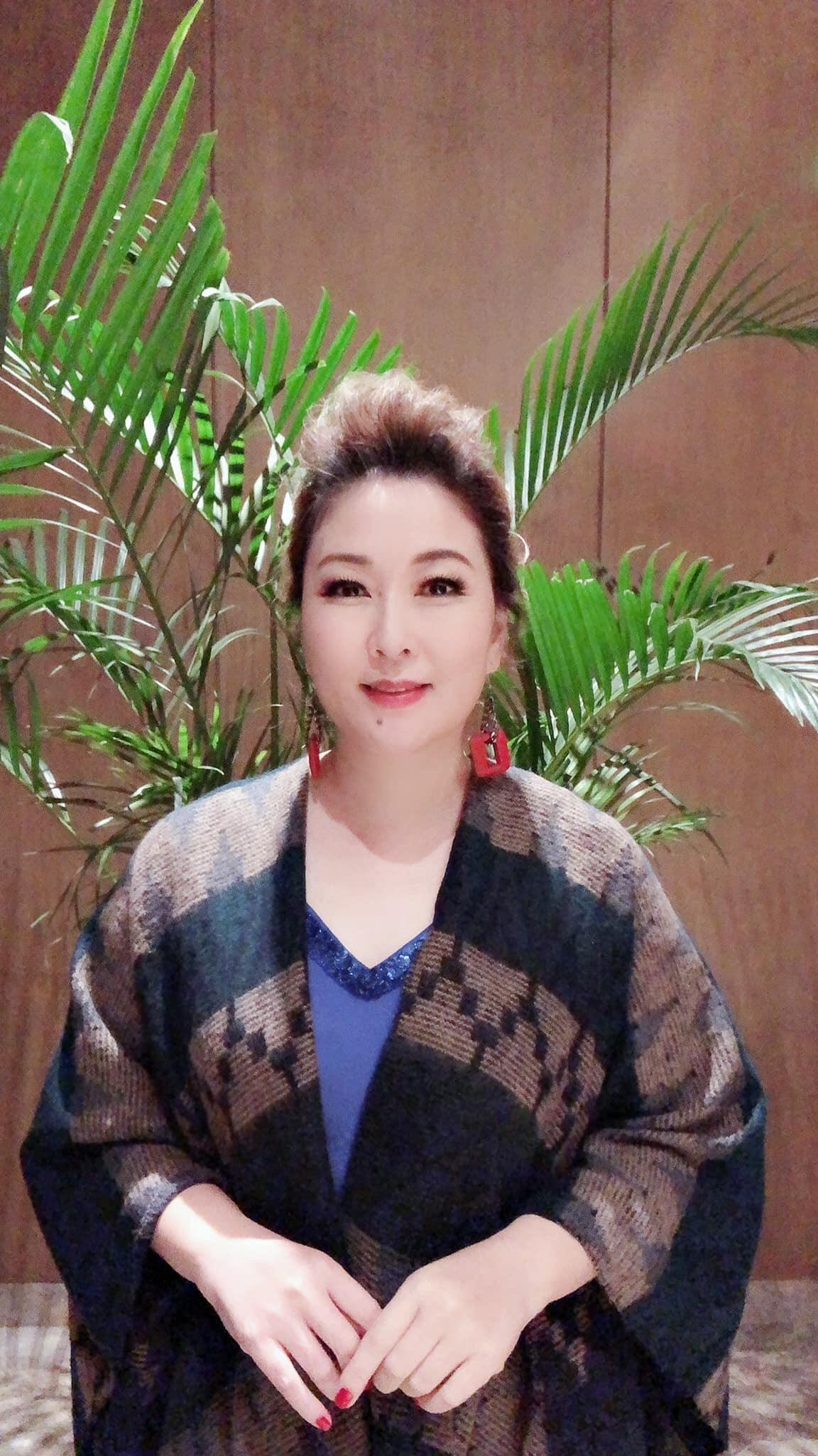 張秀卿中、西醫看遍，打了破百支排卵針，肚皮遲遲沒消息。（翻攝自張秀卿粉絲團臉書）