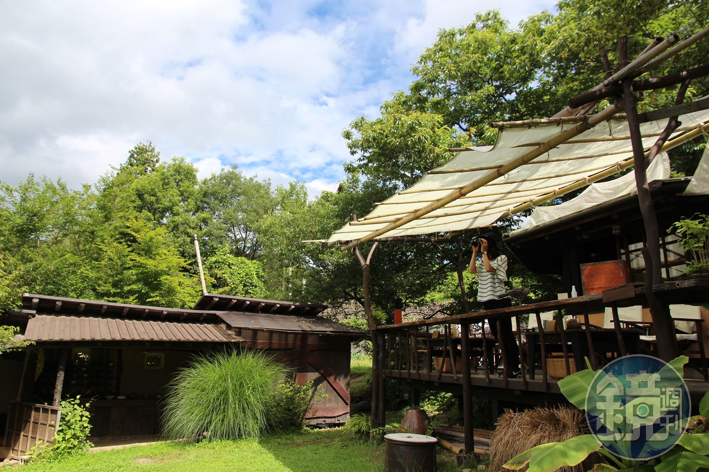 鄉居咖啡館「茶房Pani」內備有望遠鏡，雖然看不到什麼東西，但拿起來東找西看也是有趣。