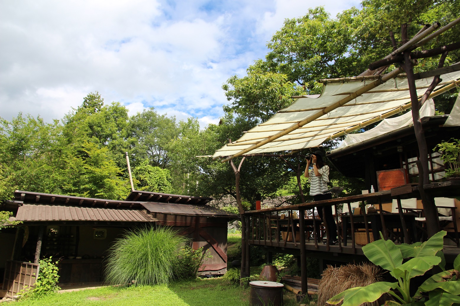 鄉居咖啡館「茶房Pani」內備有望遠鏡，雖然看不到什麼東西，但拿起來東找西看也是有趣。